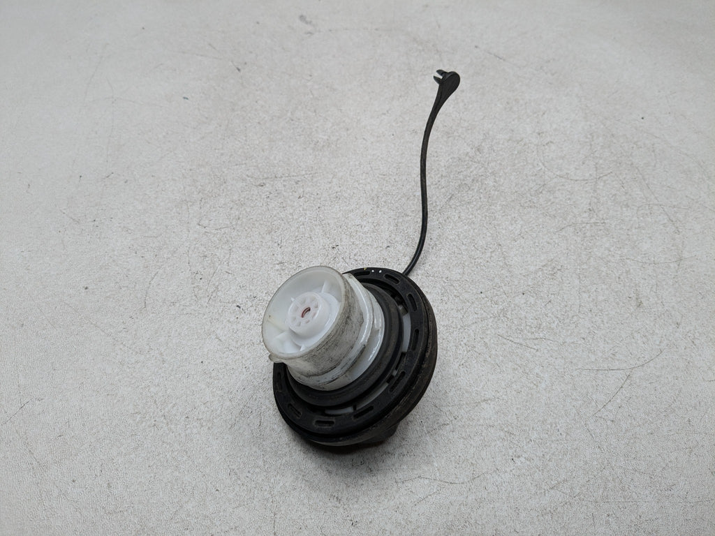 2011 - 2013 HYUNDAI SONATA OEM FUEL FILLER TANK RESERVOIR GAS LID COVER CAP
