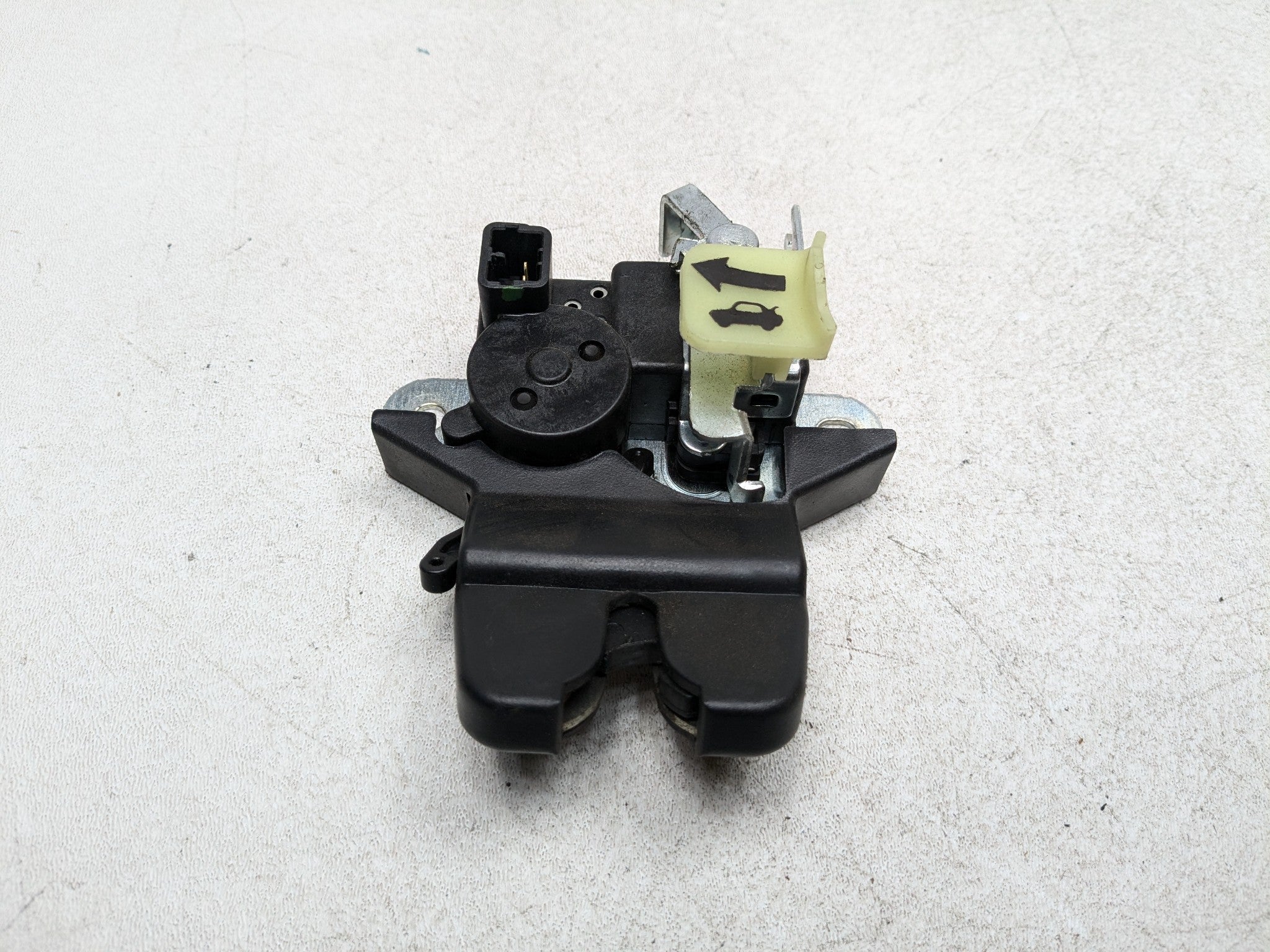 2011 - 2013 HYUNDAI SONATA OEM TRUNK DECK LID LOCK LATCH RELEASE ACTUATOR