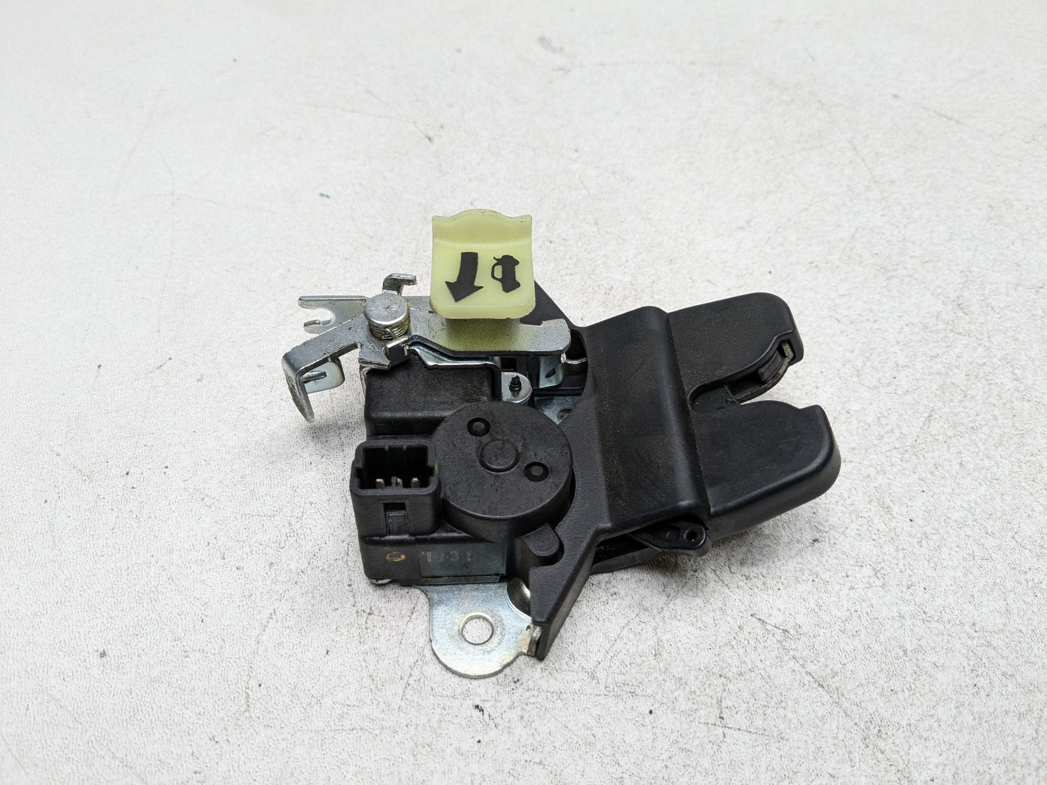 2011 - 2013 HYUNDAI SONATA OEM TRUNK DECK LID LOCK LATCH RELEASE ACTUATOR