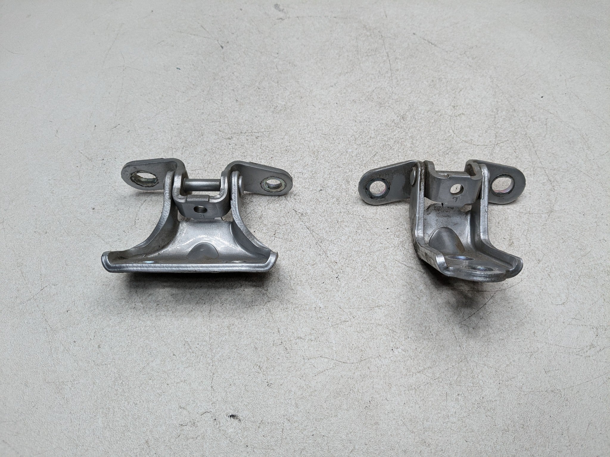 2011 - 2013 HYUNDAI SONATA OEM DOOR HINGE SET OF 2 REAR RIGHT PASSENGER SIDE