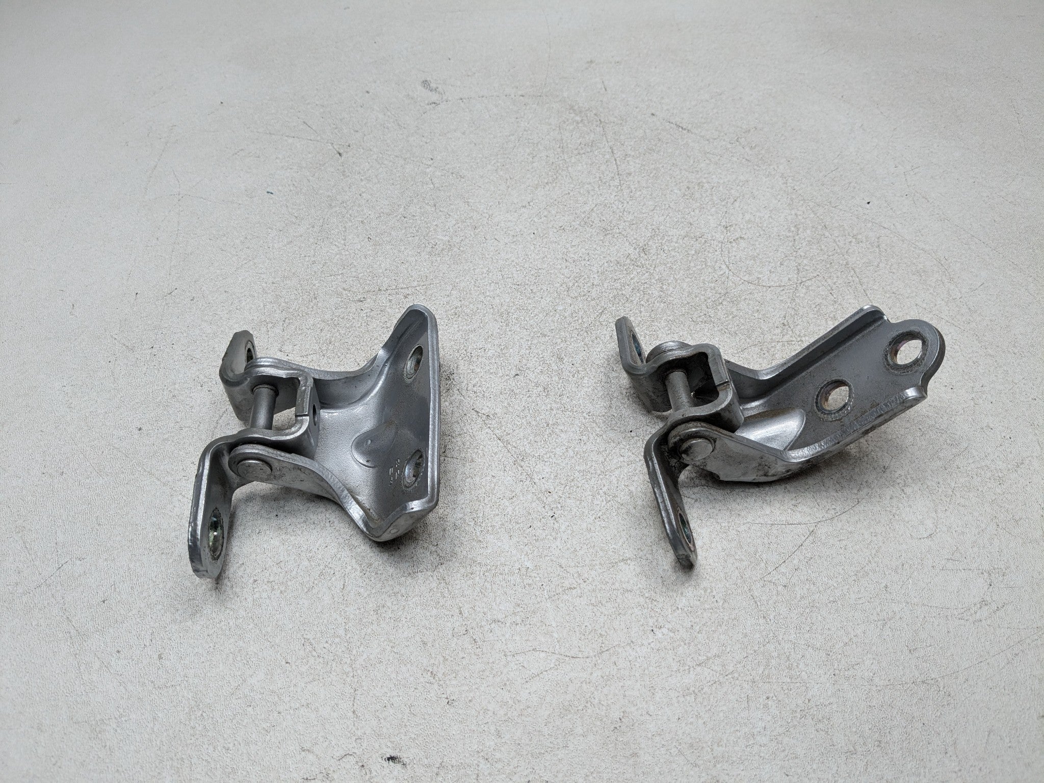 2011 - 2013 HYUNDAI SONATA OEM DOOR HINGE SET OF 2 REAR RIGHT PASSENGER SIDE