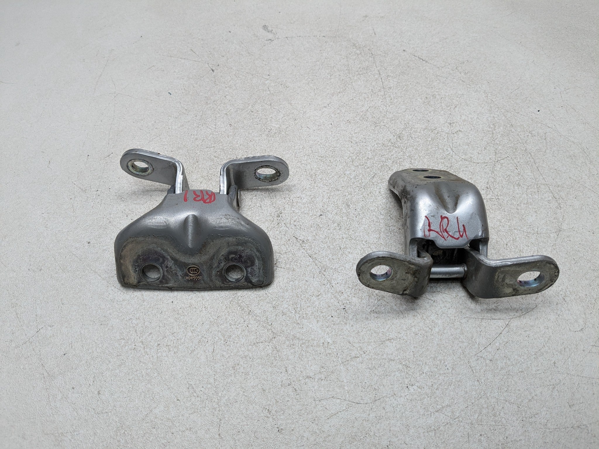 2011 - 2013 HYUNDAI SONATA OEM DOOR HINGE SET OF 2 REAR RIGHT PASSENGER SIDE