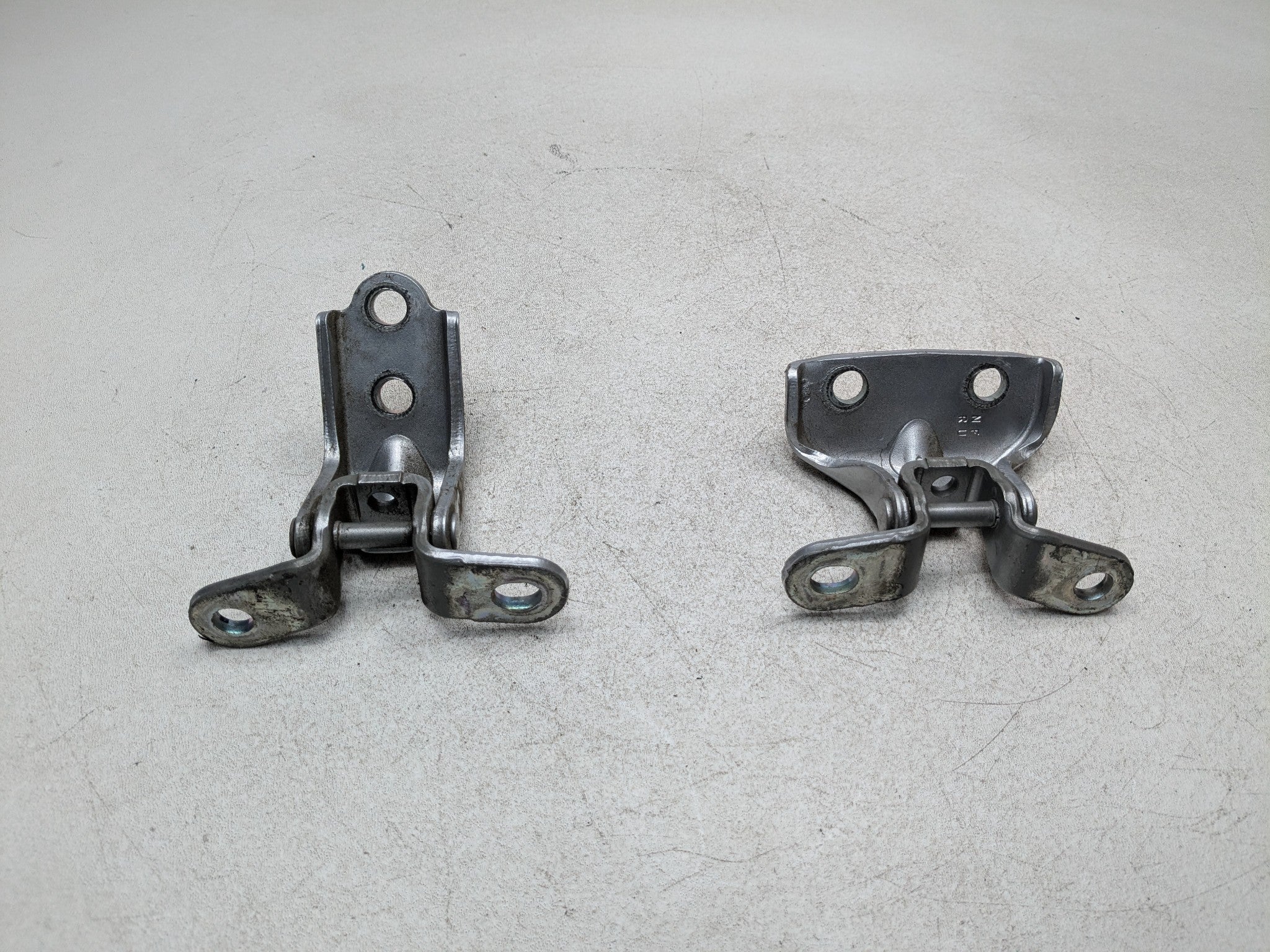 2011 - 2013 HYUNDAI SONATA OEM DOOR HINGE SET OF 2 REAR LEFT DRIVER SIDE