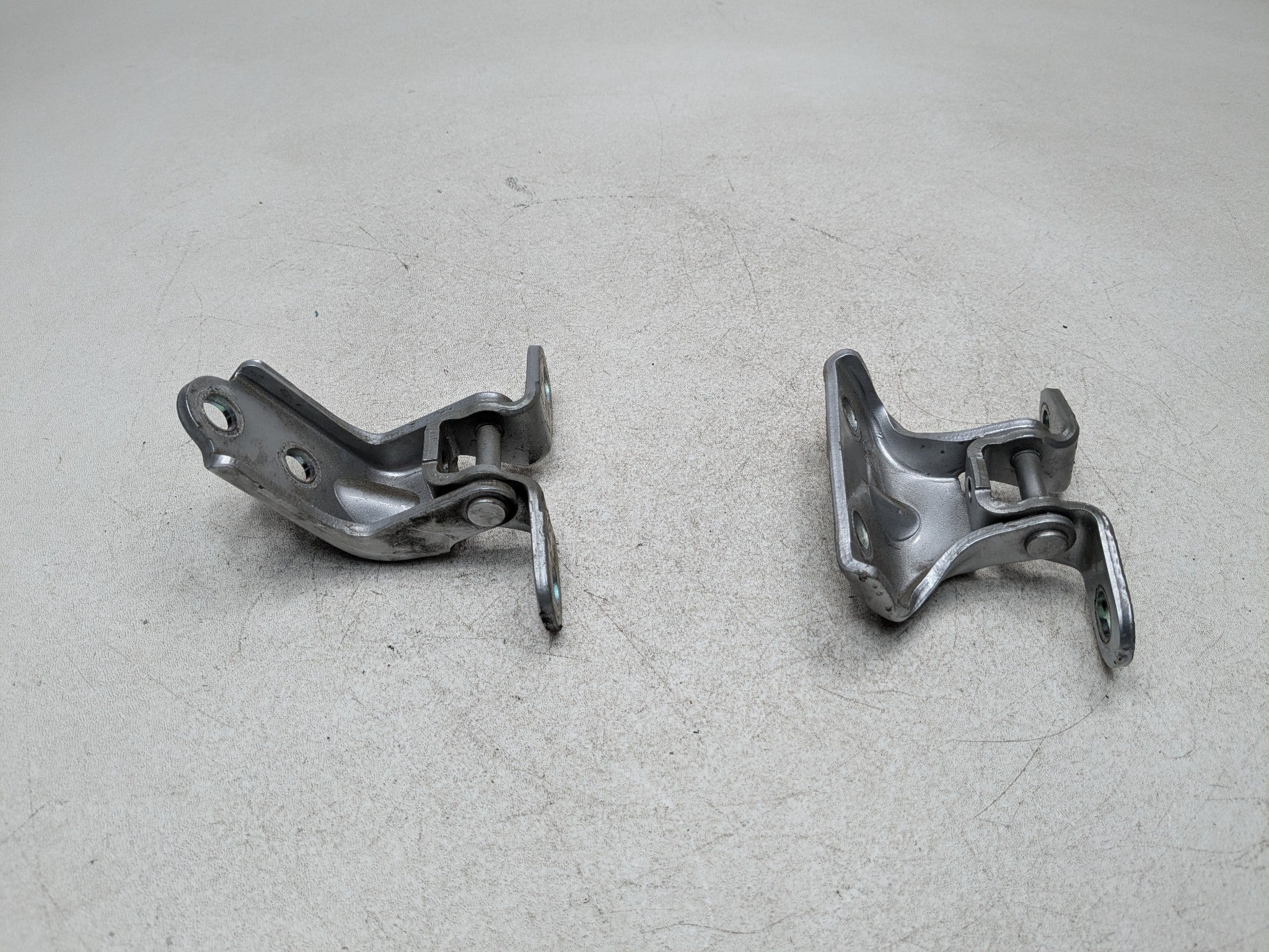 2011 - 2013 HYUNDAI SONATA OEM DOOR HINGE SET OF 2 REAR LEFT DRIVER SIDE