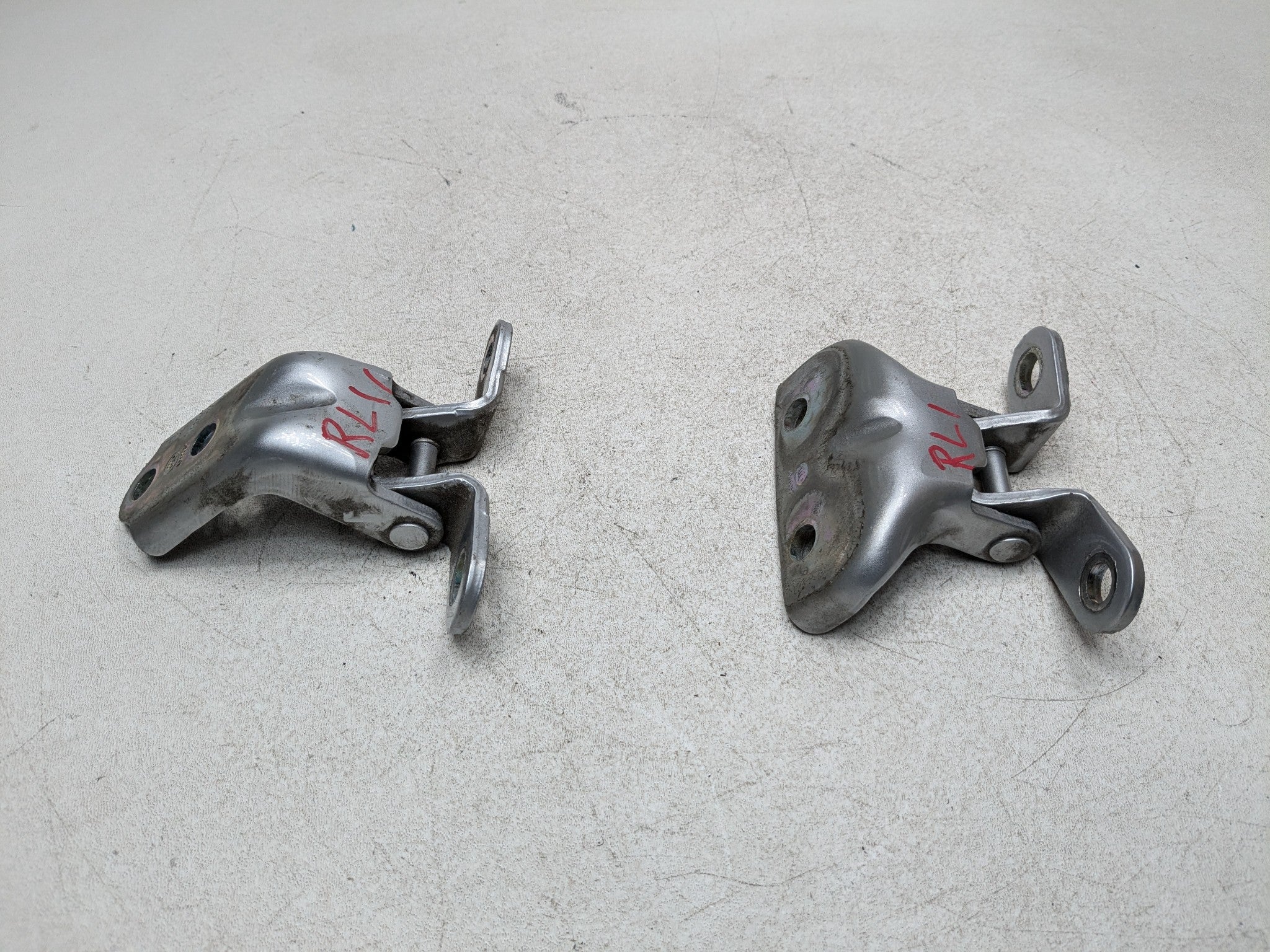 2011 - 2013 HYUNDAI SONATA OEM DOOR HINGE SET OF 2 REAR LEFT DRIVER SIDE
