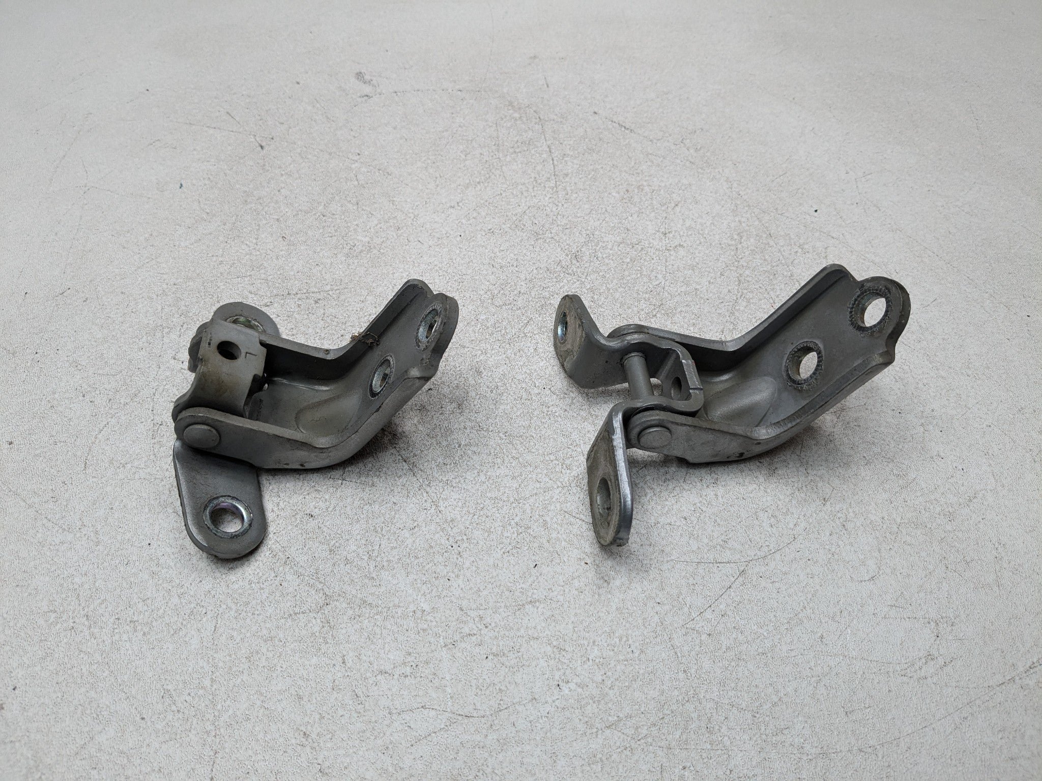 2011 - 2013 HYUNDAI SONATA OEM DOOR HINGE SET OF 2 FRONT RIGHT PASSENGER SIDE