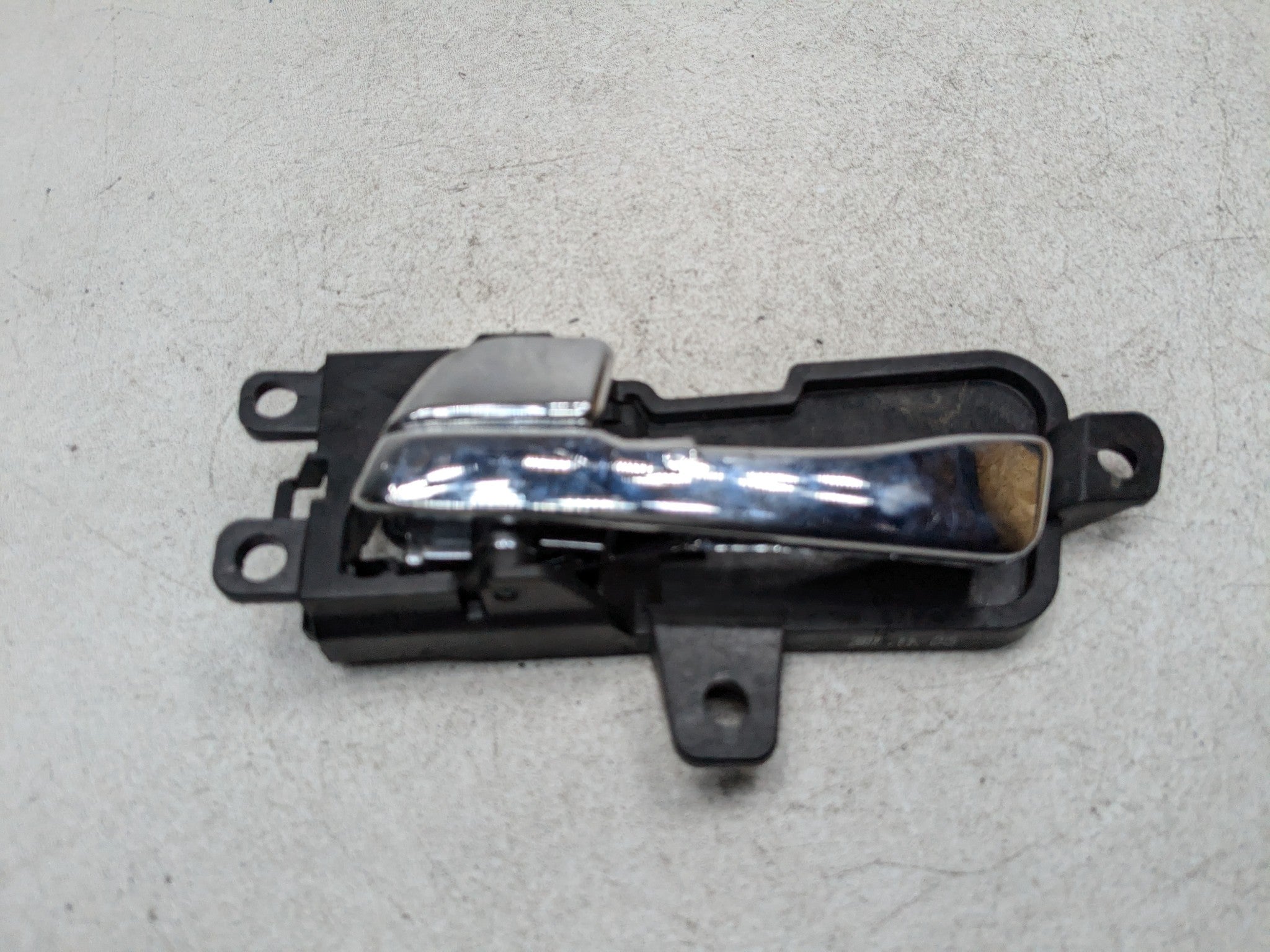 2011 - 2013 HYUNDAI SONATA OEM INTERIOR DOOR HANDLE FRONT LEFT DRIVER SIDE