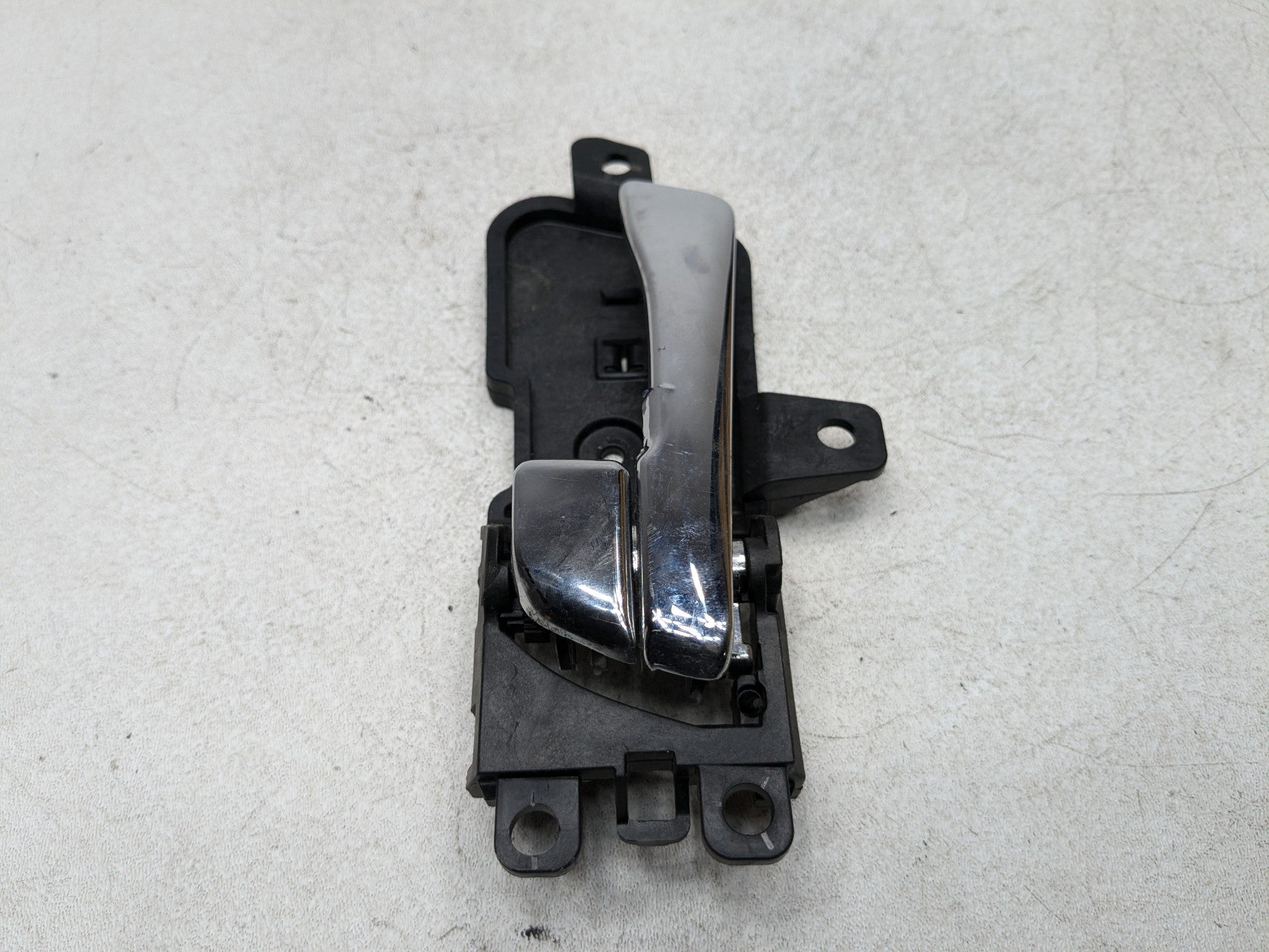 2011 - 2013 HYUNDAI SONATA OEM INTERIOR DOOR HANDLE FRONT LEFT DRIVER SIDE