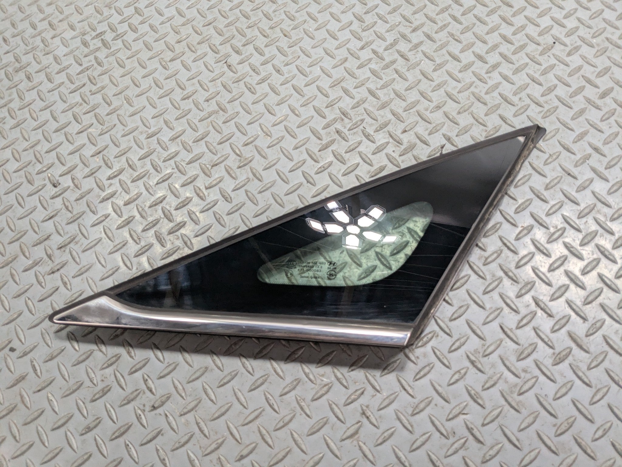 11 - 13 HYUNDAI SONATA OEM QUARTER GLASS WITH CHROME STRIP REAR PASSENGERS RIGHT