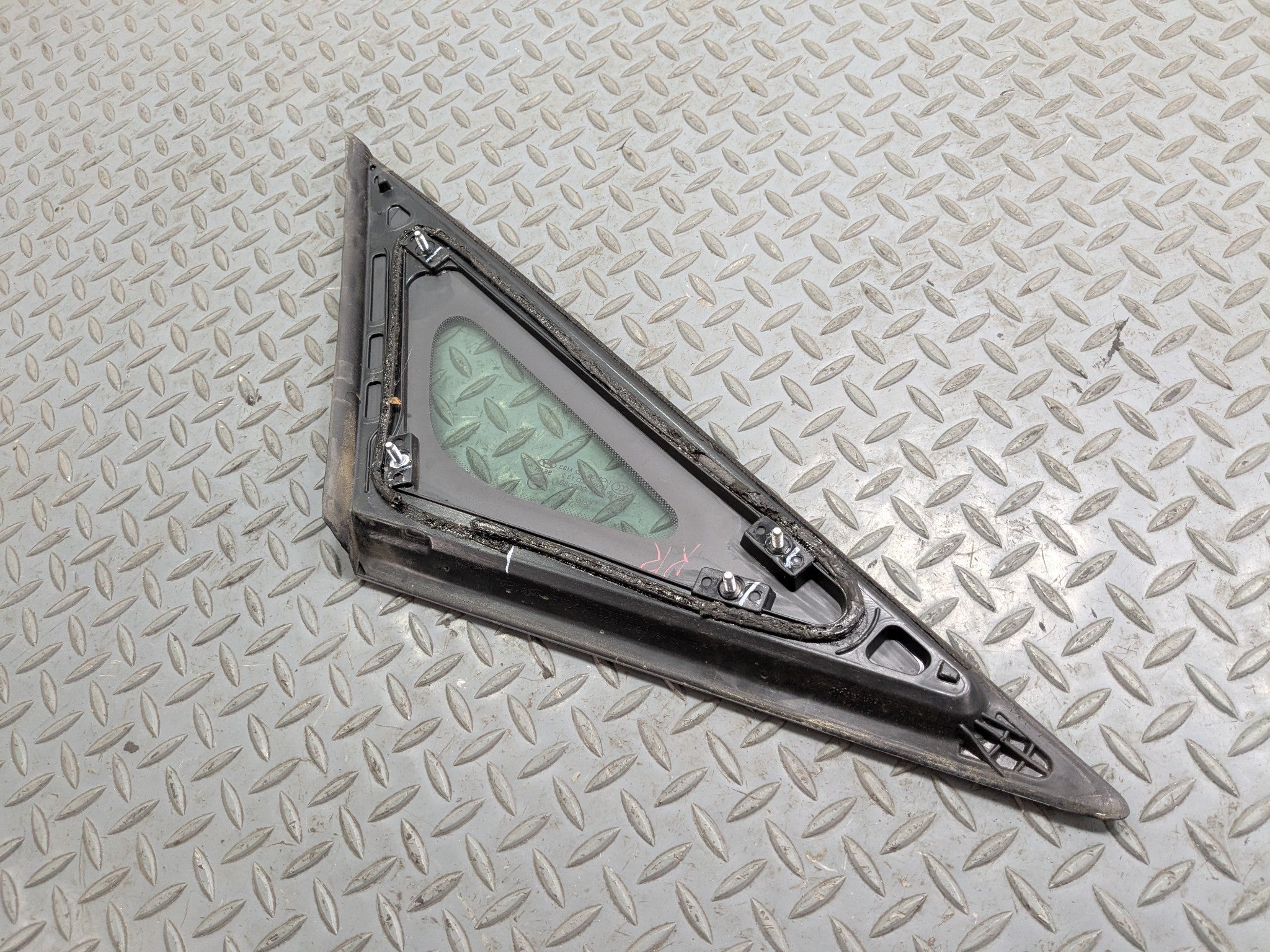 11 - 13 HYUNDAI SONATA OEM QUARTER GLASS WITH CHROME STRIP REAR PASSENGERS RIGHT