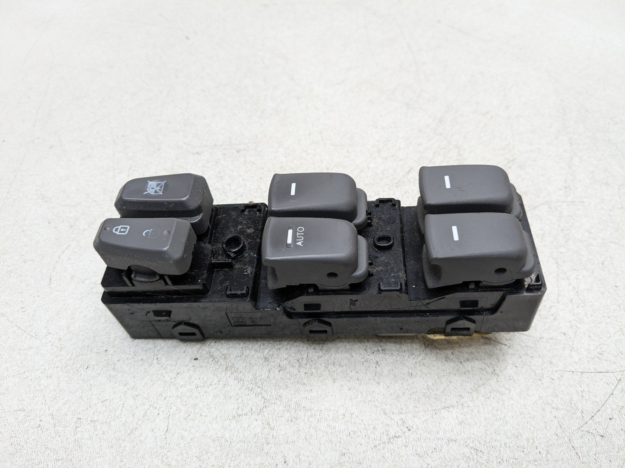 2011 - 2013 HYUNDAI SONATA OEM DRIVER FRONT DOOR SWITCH DRIVER'S LOCK AND WINDOW