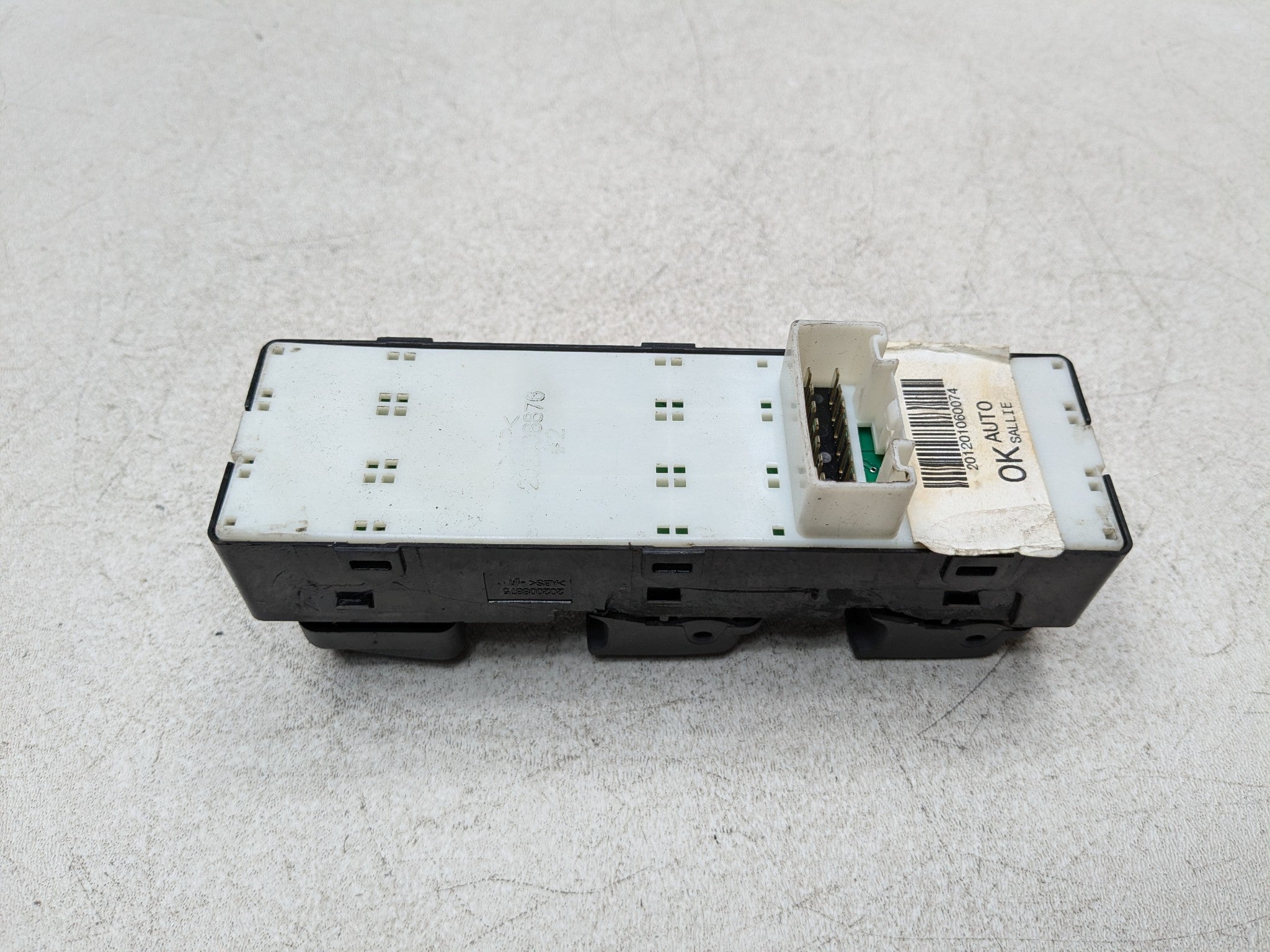 2011 - 2013 HYUNDAI SONATA OEM DRIVER FRONT DOOR SWITCH DRIVER'S LOCK AND WINDOW