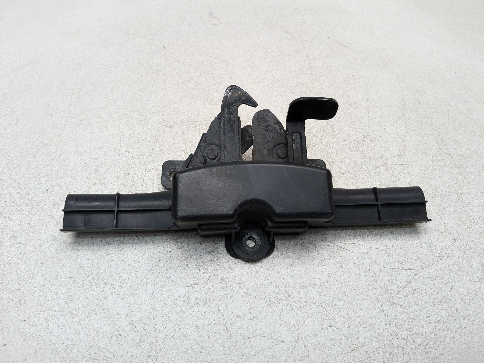 2011 - 2013 HYUNDAI SONATA OEM HOOD LOCK LATCH RELEASE ACTUATOR ASSEMBLY