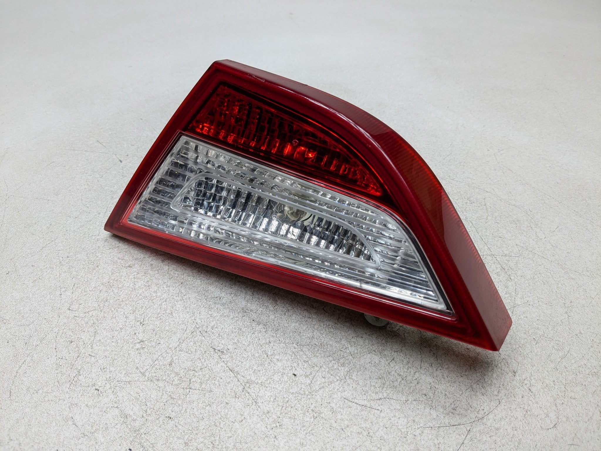 2011 - 2013 HYUNDAI SONATA OEM INNER TRUNK DECKLID TAILLIGHT LAMP REAR LEFT