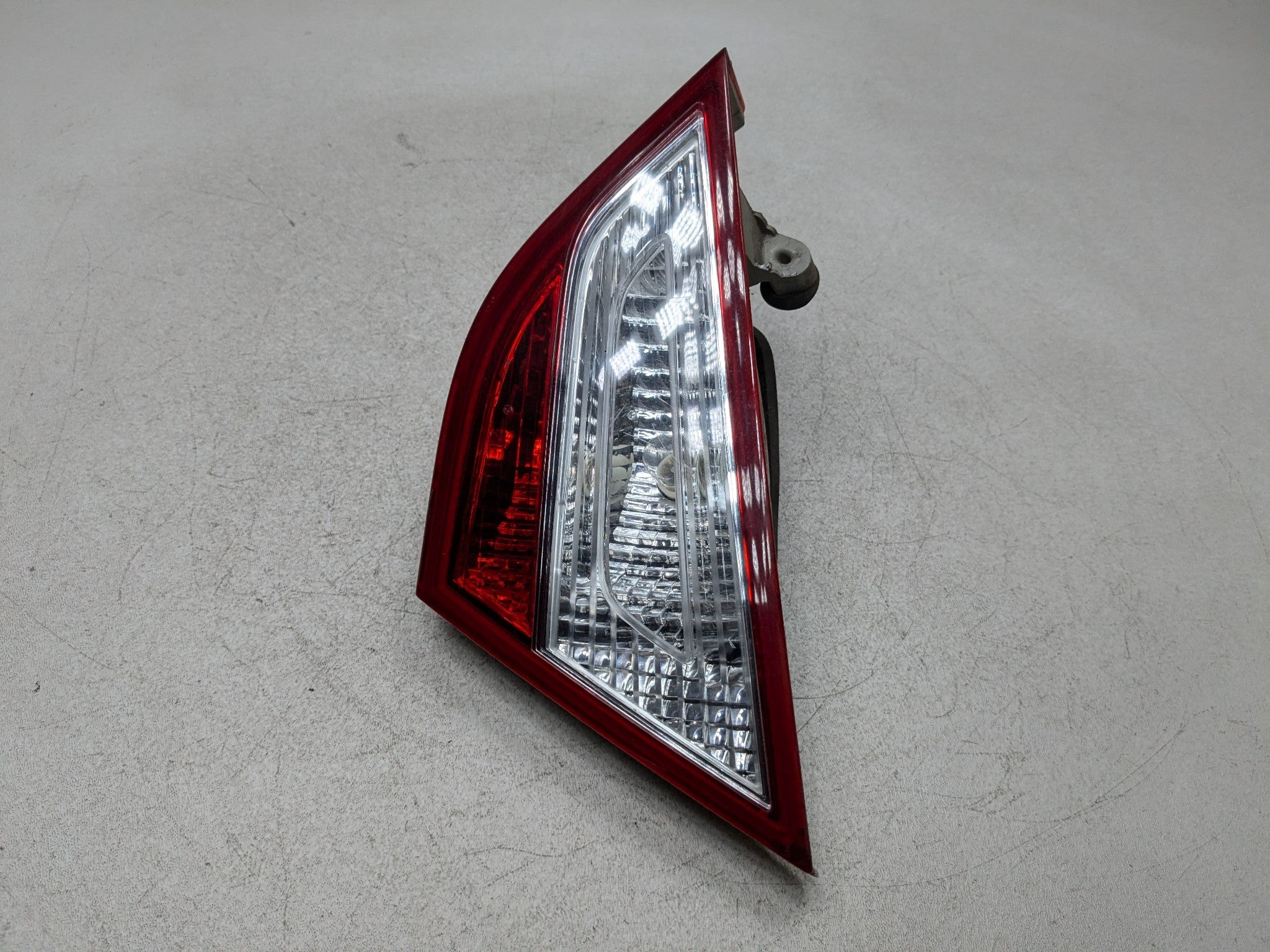 2011 - 2013 HYUNDAI SONATA OEM INNER TRUNK DECKLID TAILLIGHT LAMP REAR LEFT