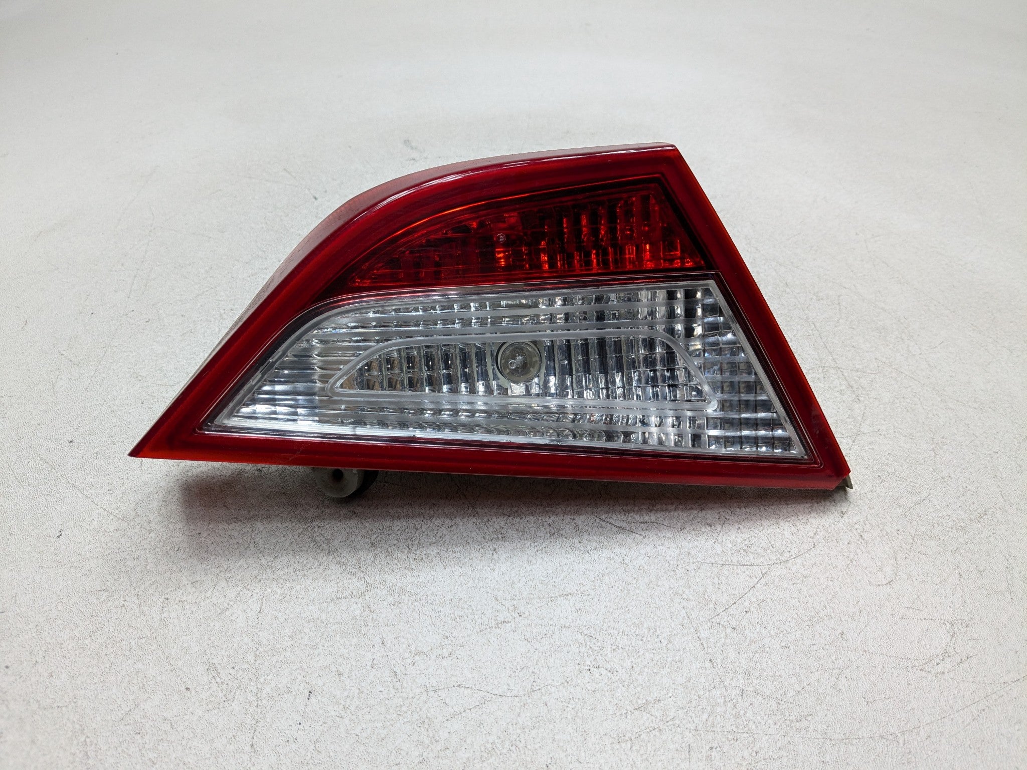 2011 - 2013 HYUNDAI SONATA OEM INNER TRUNK DECKLID TAILLIGHT LAMP REAR RIGHT