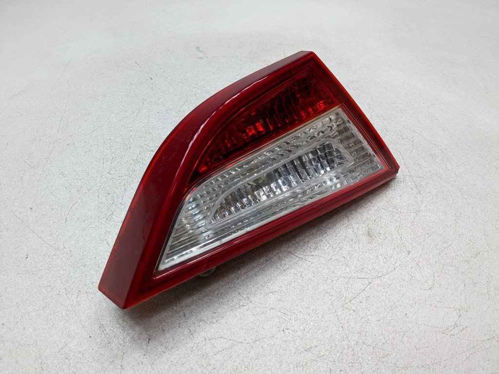 2011 - 2013 HYUNDAI SONATA OEM INNER TRUNK DECKLID TAILLIGHT LAMP REAR RIGHT