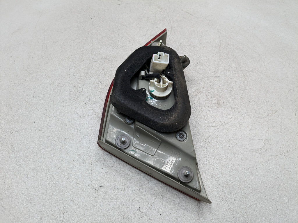 2011 - 2013 HYUNDAI SONATA OEM INNER TRUNK DECKLID TAILLIGHT LAMP REAR RIGHT