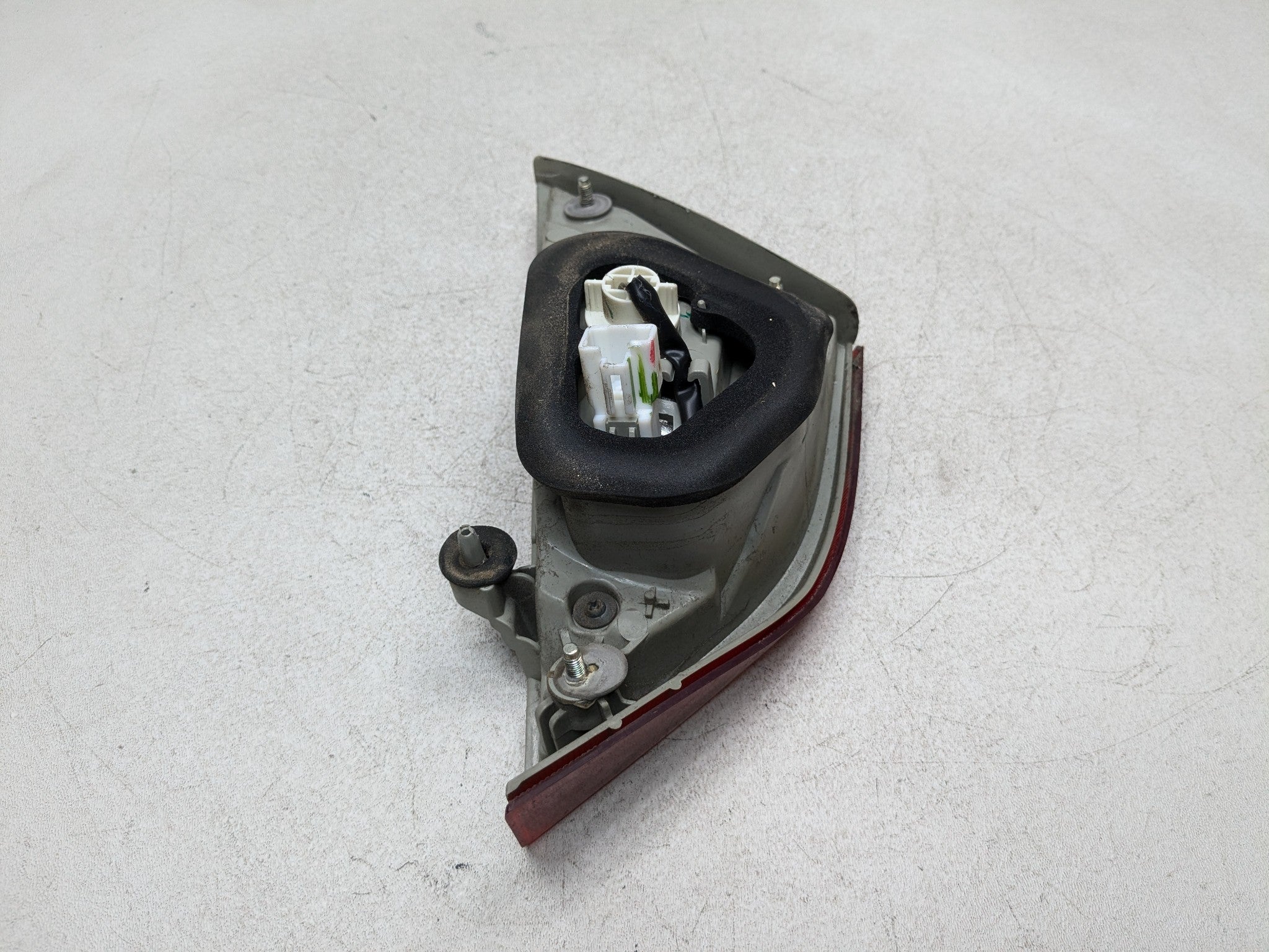 2011 - 2013 HYUNDAI SONATA OEM INNER TRUNK DECKLID TAILLIGHT LAMP REAR RIGHT