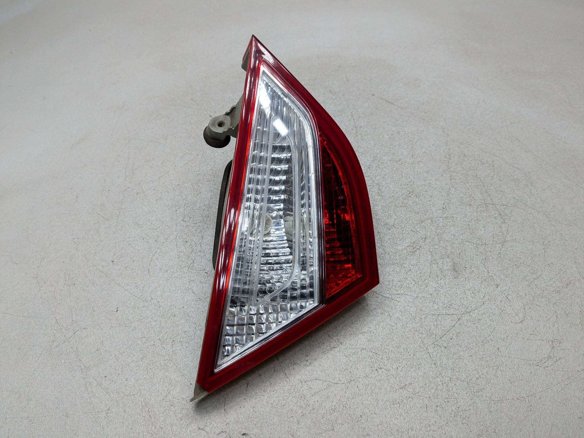 2011 - 2013 HYUNDAI SONATA OEM INNER TRUNK DECKLID TAILLIGHT LAMP REAR RIGHT