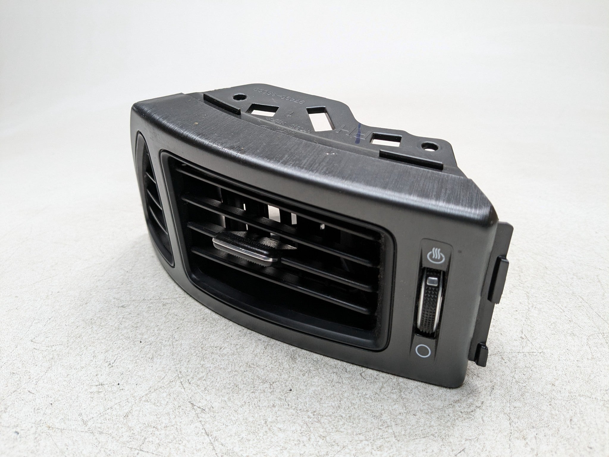 2011 - 2013 HYUNDAI SONATA OEM DASH PANEL AIR HEATER VENT FRONT RIGHT SIDE