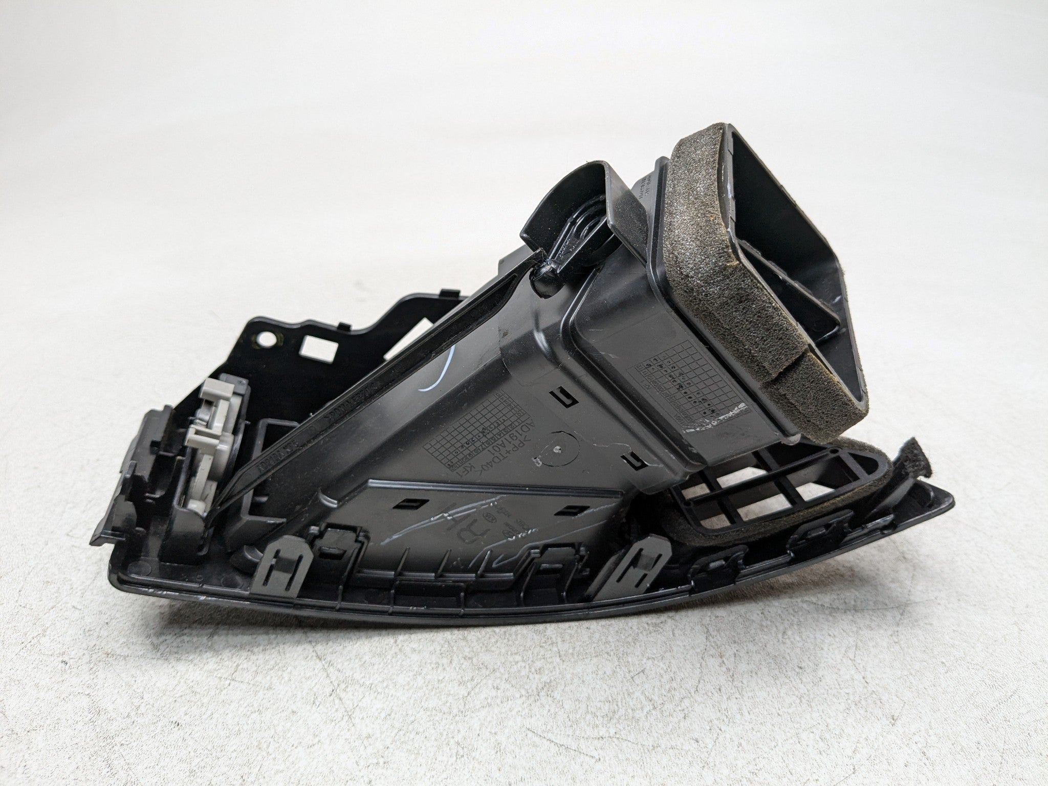 2011 - 2013 HYUNDAI SONATA OEM DASH PANEL AIR HEATER VENT FRONT RIGHT SIDE