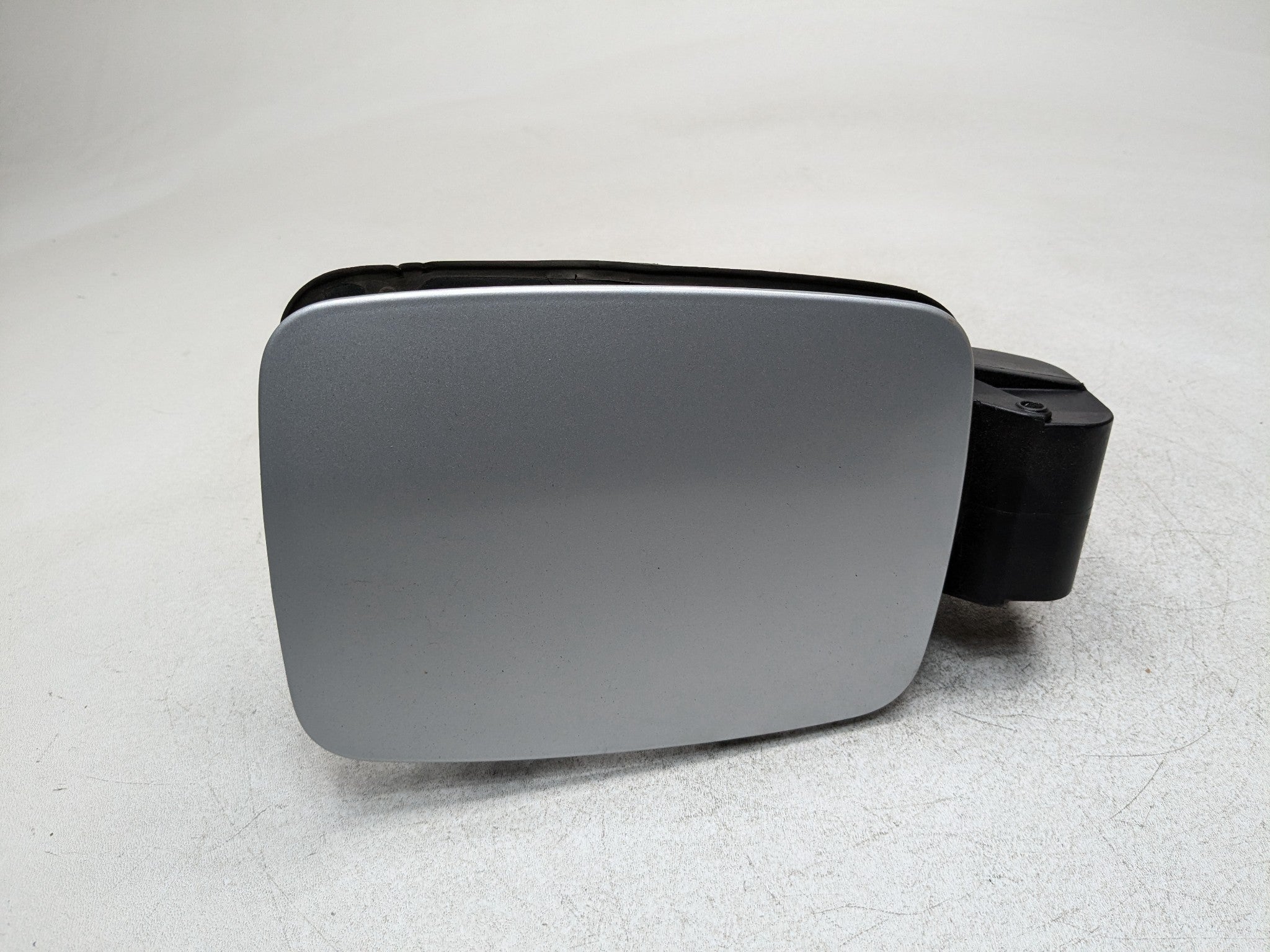 2011 - 2013 HYUNDAI SONATA OEM GAS FUEL FILLER TANK DOOR LID COVER