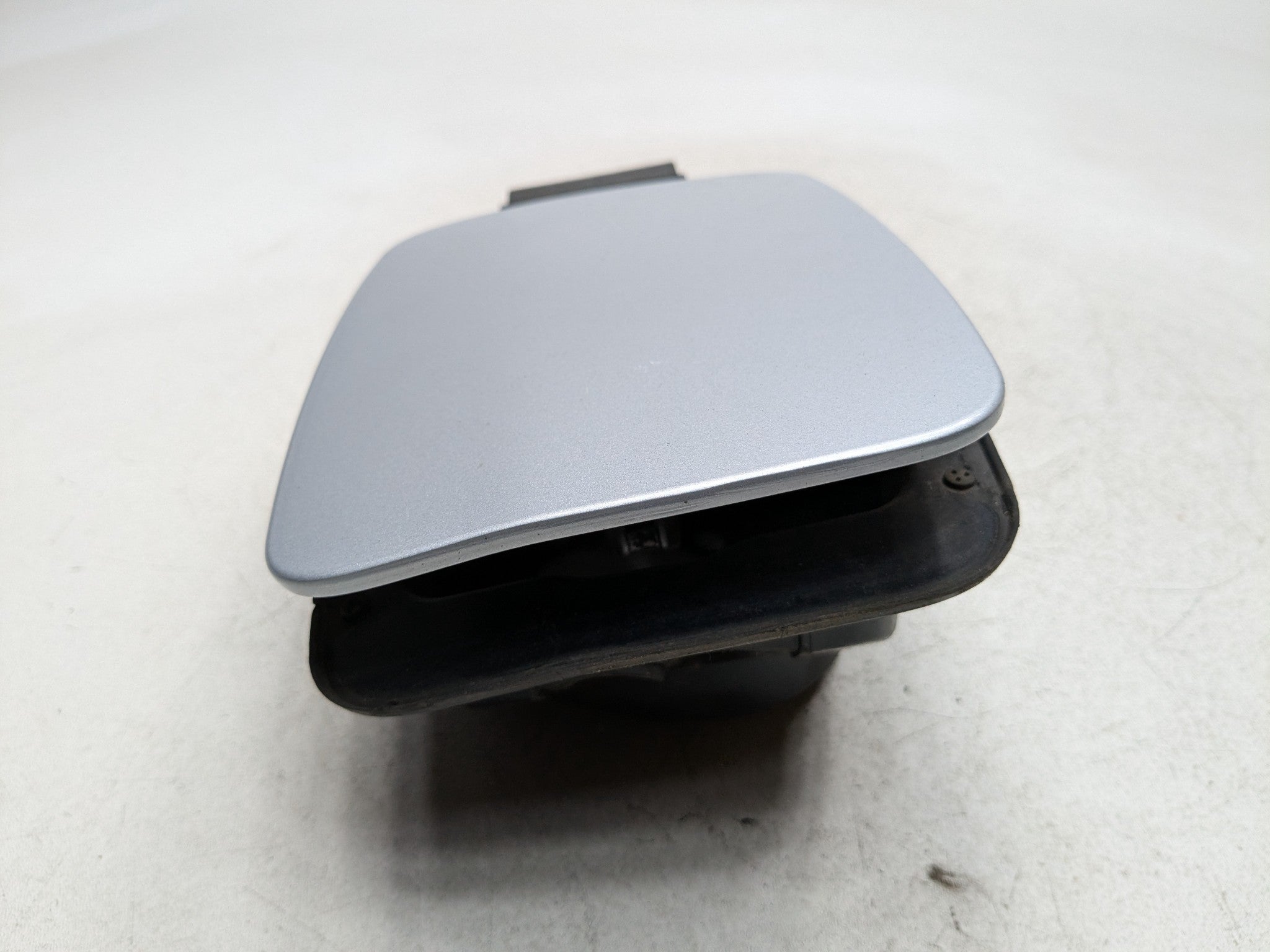 2011 - 2013 HYUNDAI SONATA OEM GAS FUEL FILLER TANK DOOR LID COVER