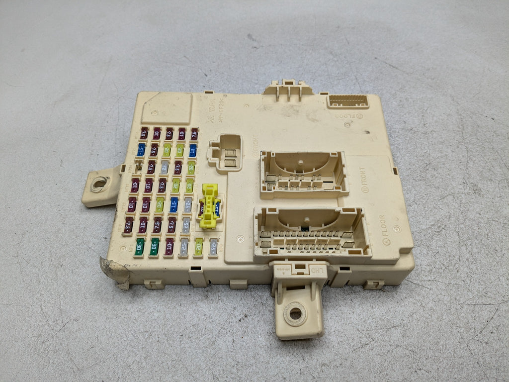 2011 - 2013 HYUNDAI SONATA OEM CABIN FUSE BOX INTERIOR RELAY JUNCTION BLOCK