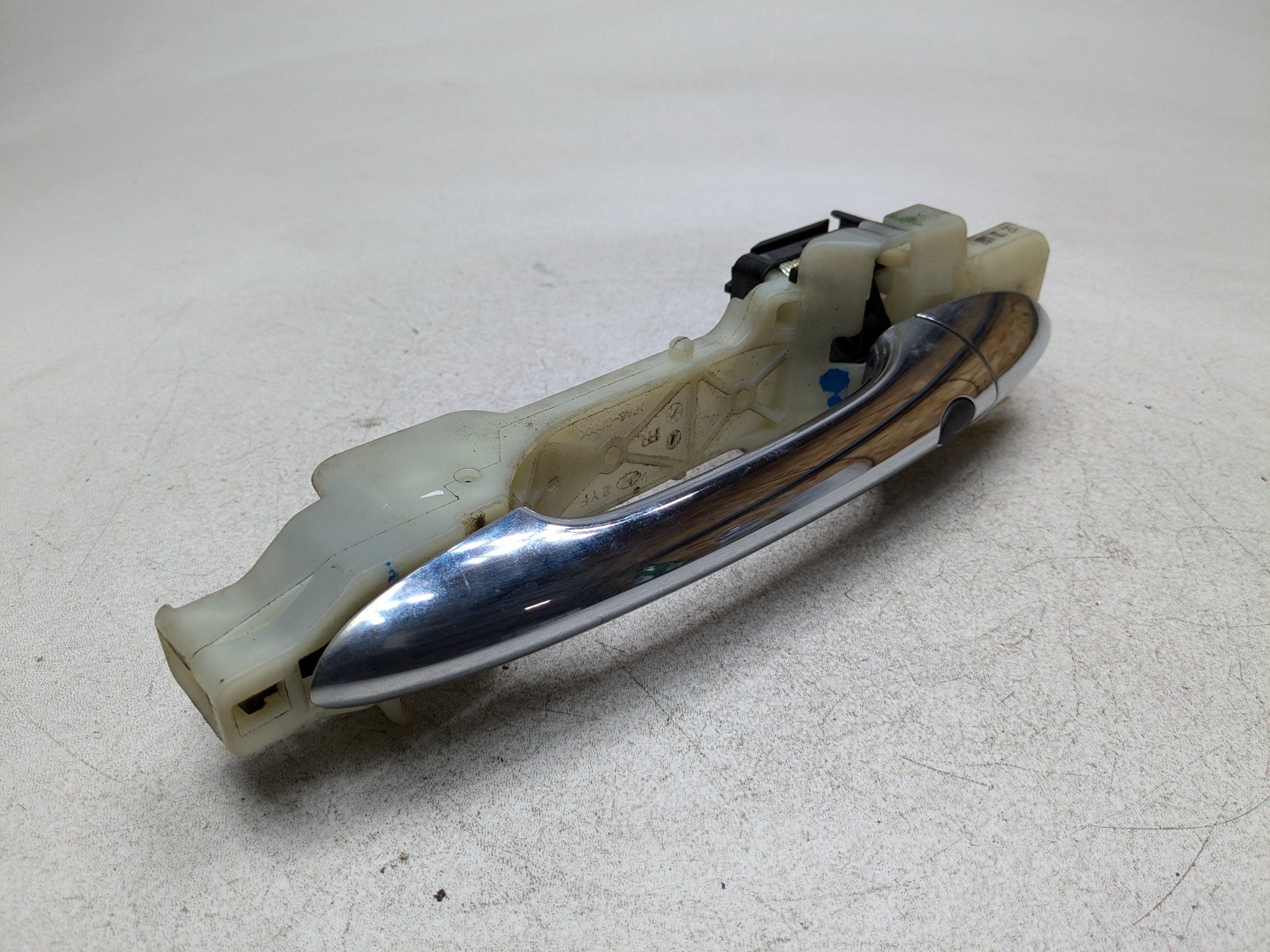 2011 - 2013 HYUNDAI SONATA OEM EXTERIOR DOOR HANDLE FRONT RIGHT PASSENGER SIDE