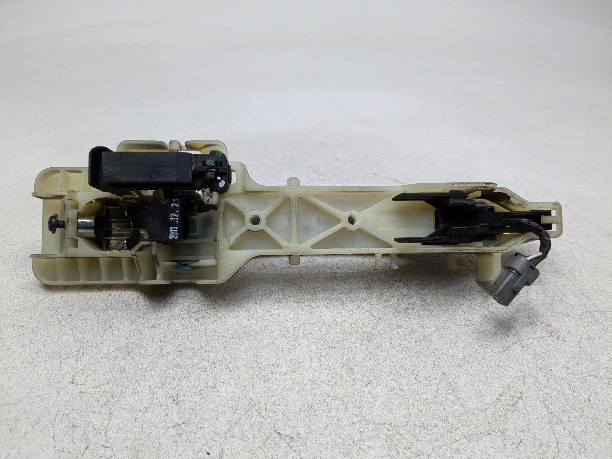 2011 - 2013 HYUNDAI SONATA OEM EXTERIOR DOOR HANDLE FRONT RIGHT PASSENGER SIDE