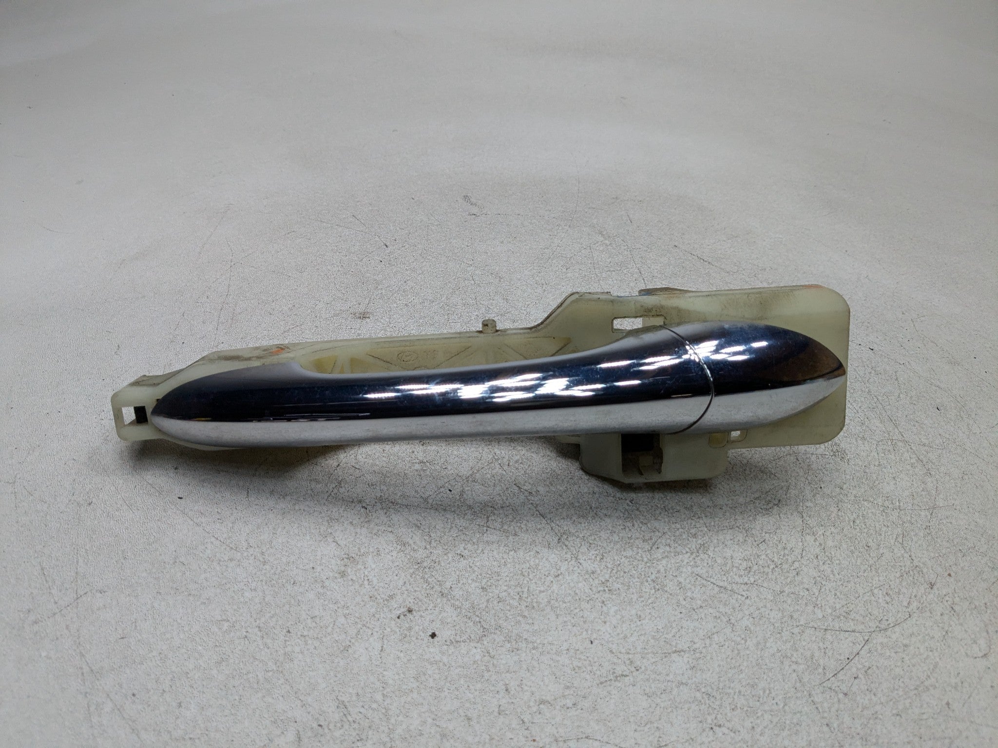 2011 - 2013 HYUNDAI SONATA OEM EXTERIOR DOOR HANDLE REAR LEFT DRIVER SIDE