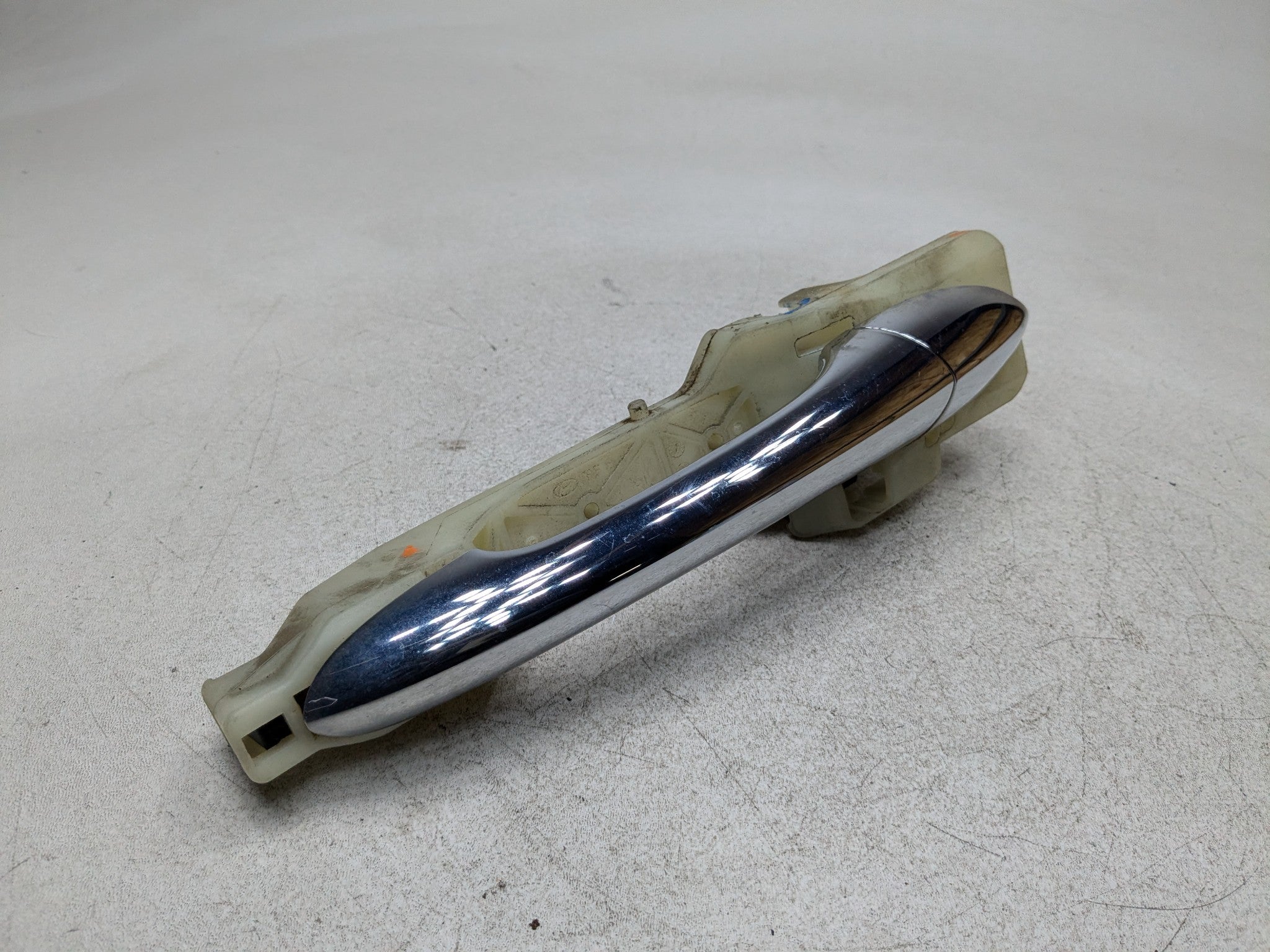 2011 - 2013 HYUNDAI SONATA OEM EXTERIOR DOOR HANDLE REAR LEFT DRIVER SIDE
