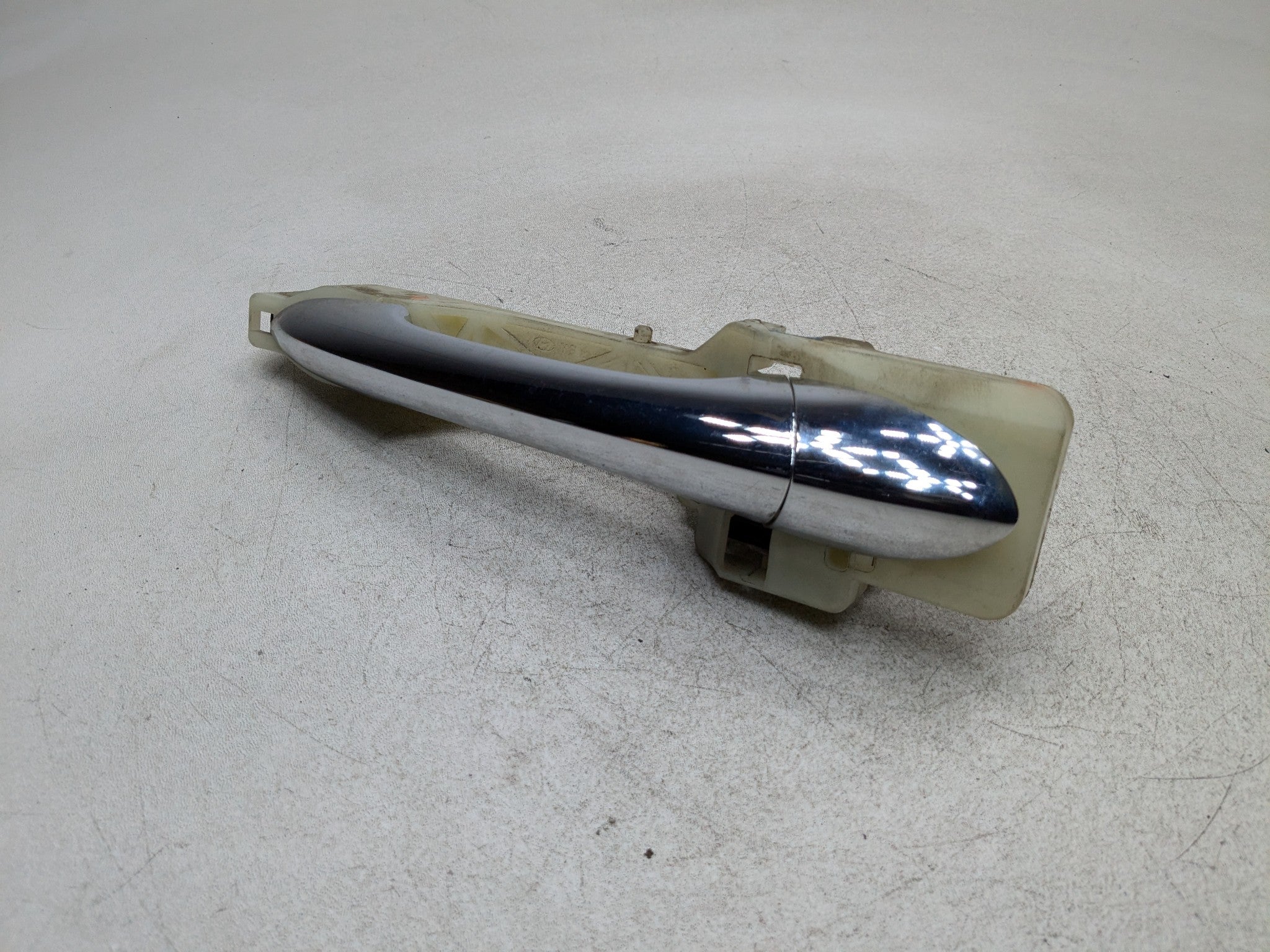 2011 - 2013 HYUNDAI SONATA OEM EXTERIOR DOOR HANDLE REAR LEFT DRIVER SIDE