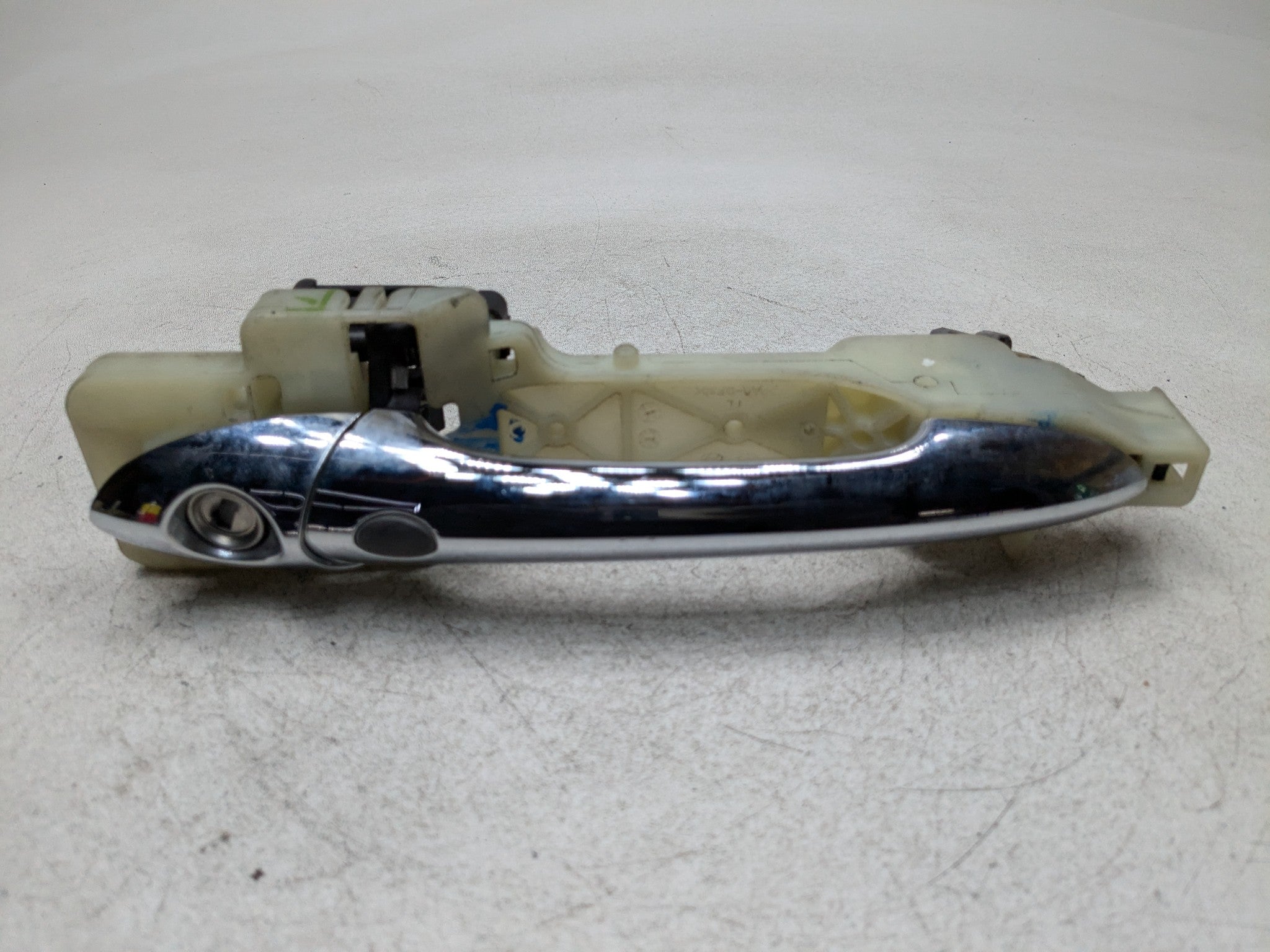 2011 - 2013 HYUNDAI SONATA OEM EXTERIOR DOOR HANDLE FRONT LEFT DRIVER SIDE