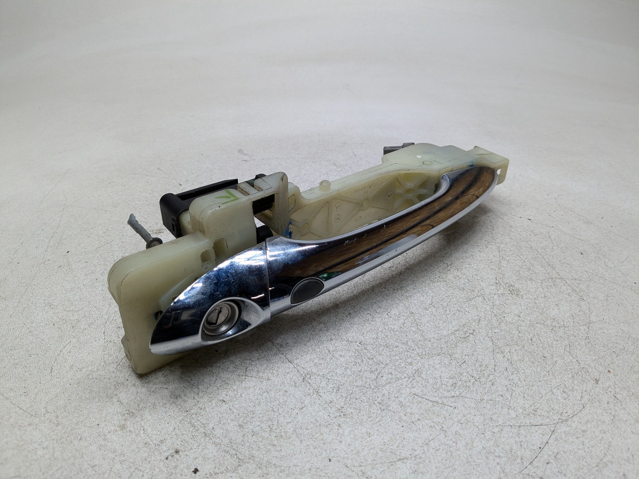 2011 - 2013 HYUNDAI SONATA OEM EXTERIOR DOOR HANDLE FRONT LEFT DRIVER SIDE