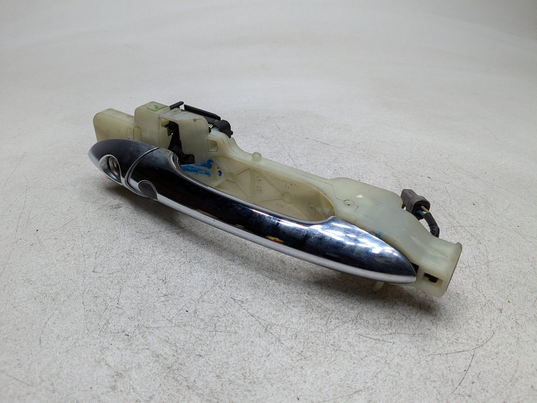 2011 - 2013 HYUNDAI SONATA OEM EXTERIOR DOOR HANDLE FRONT LEFT DRIVER SIDE