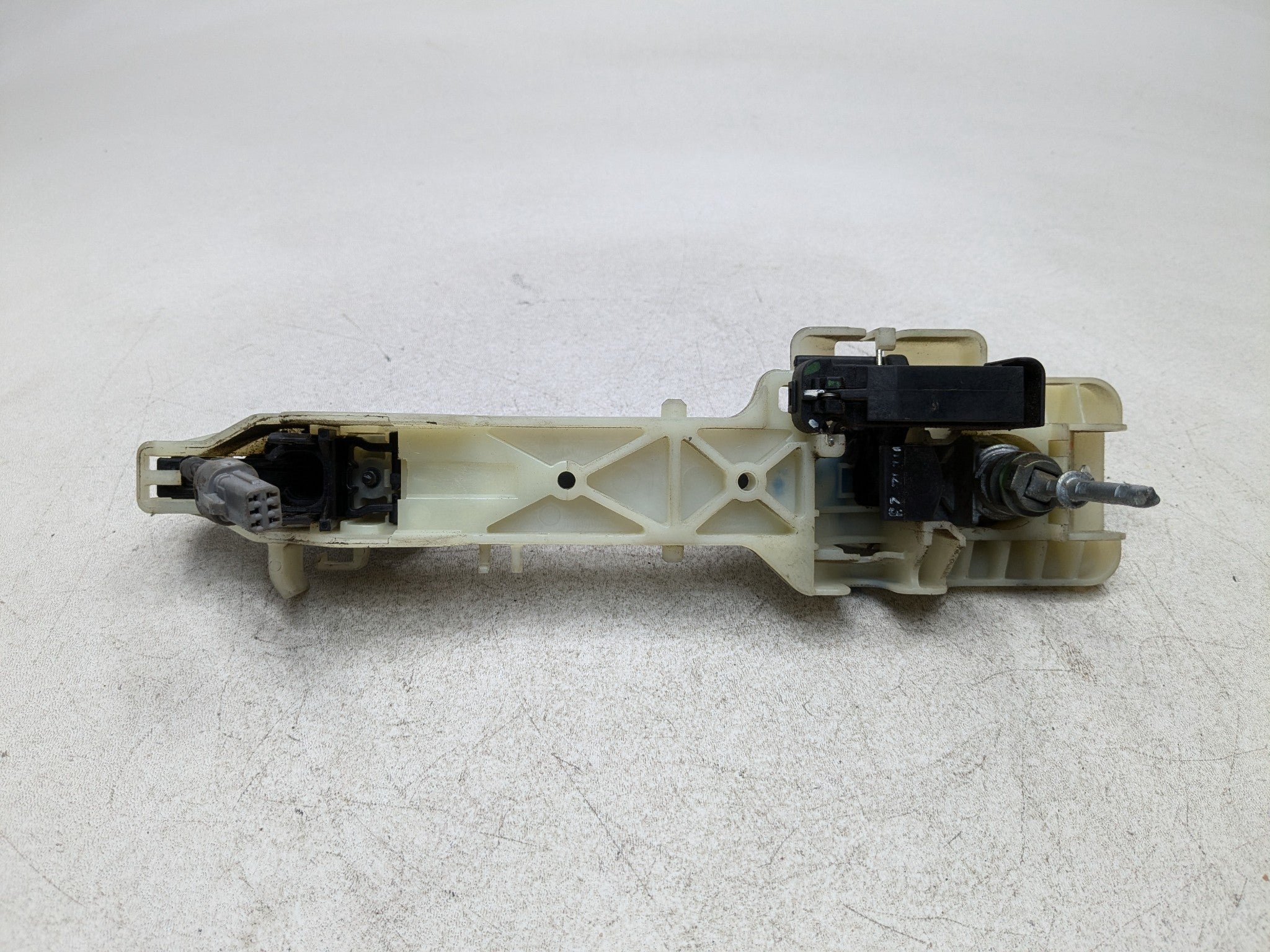2011 - 2013 HYUNDAI SONATA OEM EXTERIOR DOOR HANDLE FRONT LEFT DRIVER SIDE