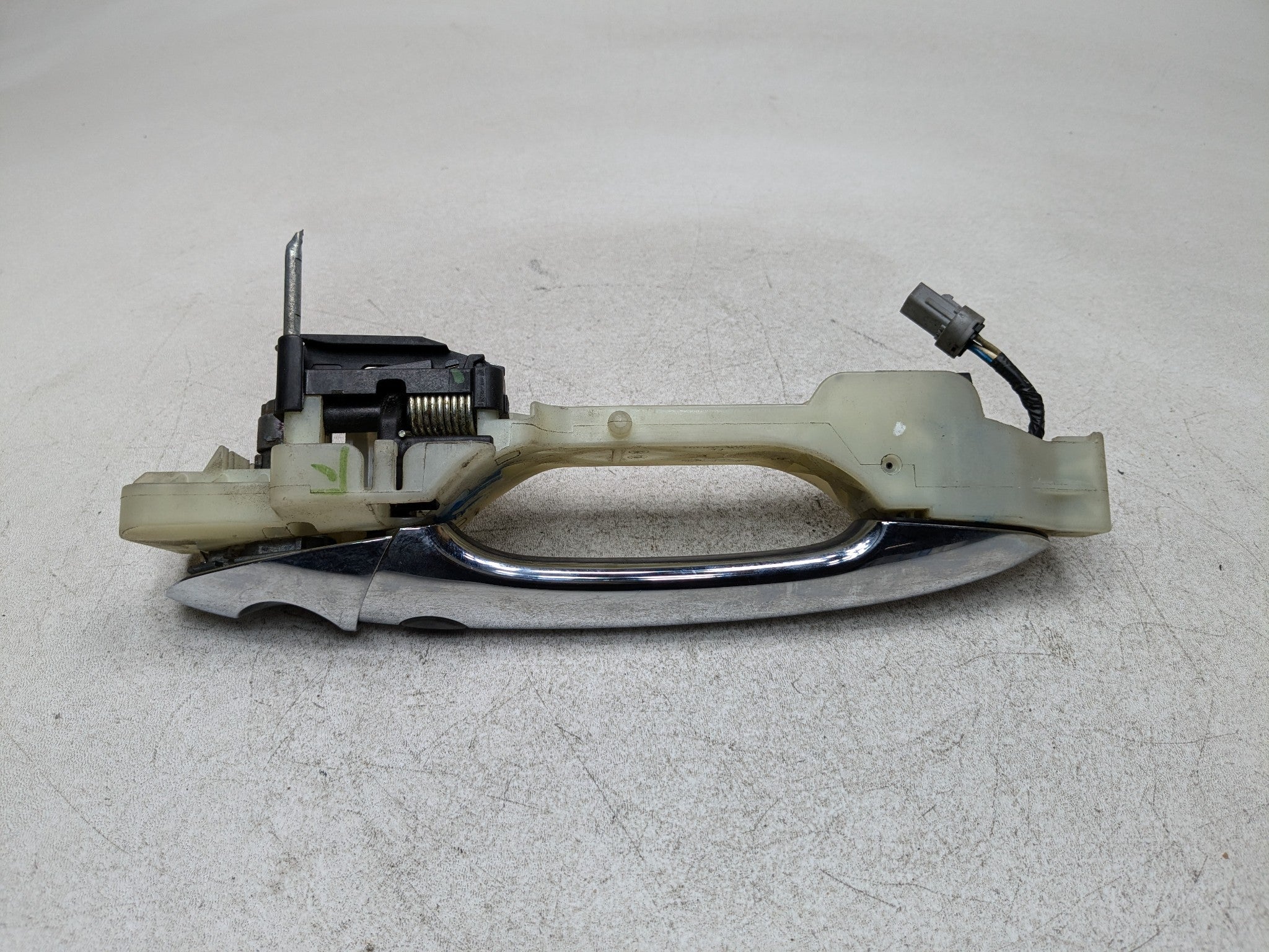 2011 - 2013 HYUNDAI SONATA OEM EXTERIOR DOOR HANDLE FRONT LEFT DRIVER SIDE