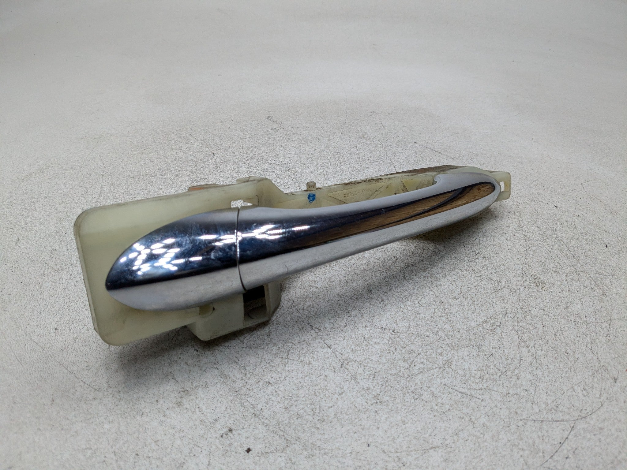 2011 - 2013 HYUNDAI SONATA OEM EXTERIOR DOOR HANDLE REAR RIGHT PASSENGER SIDE