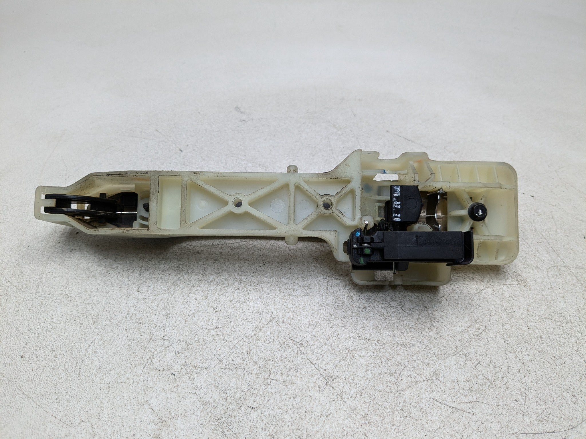 2011 - 2013 HYUNDAI SONATA OEM EXTERIOR DOOR HANDLE REAR RIGHT PASSENGER SIDE