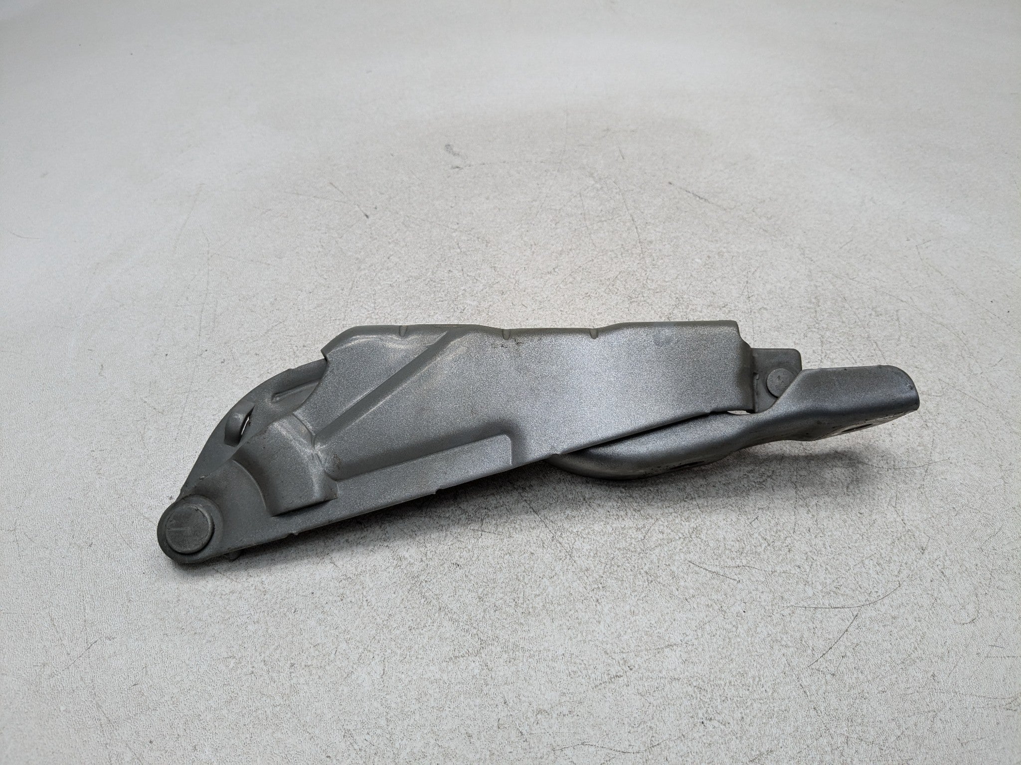 2011 - 2013 HYUNDAI SONATA OEM HOOD HINGE SUPPORT BRACKET FRONT LEFT DRIVER SIDE