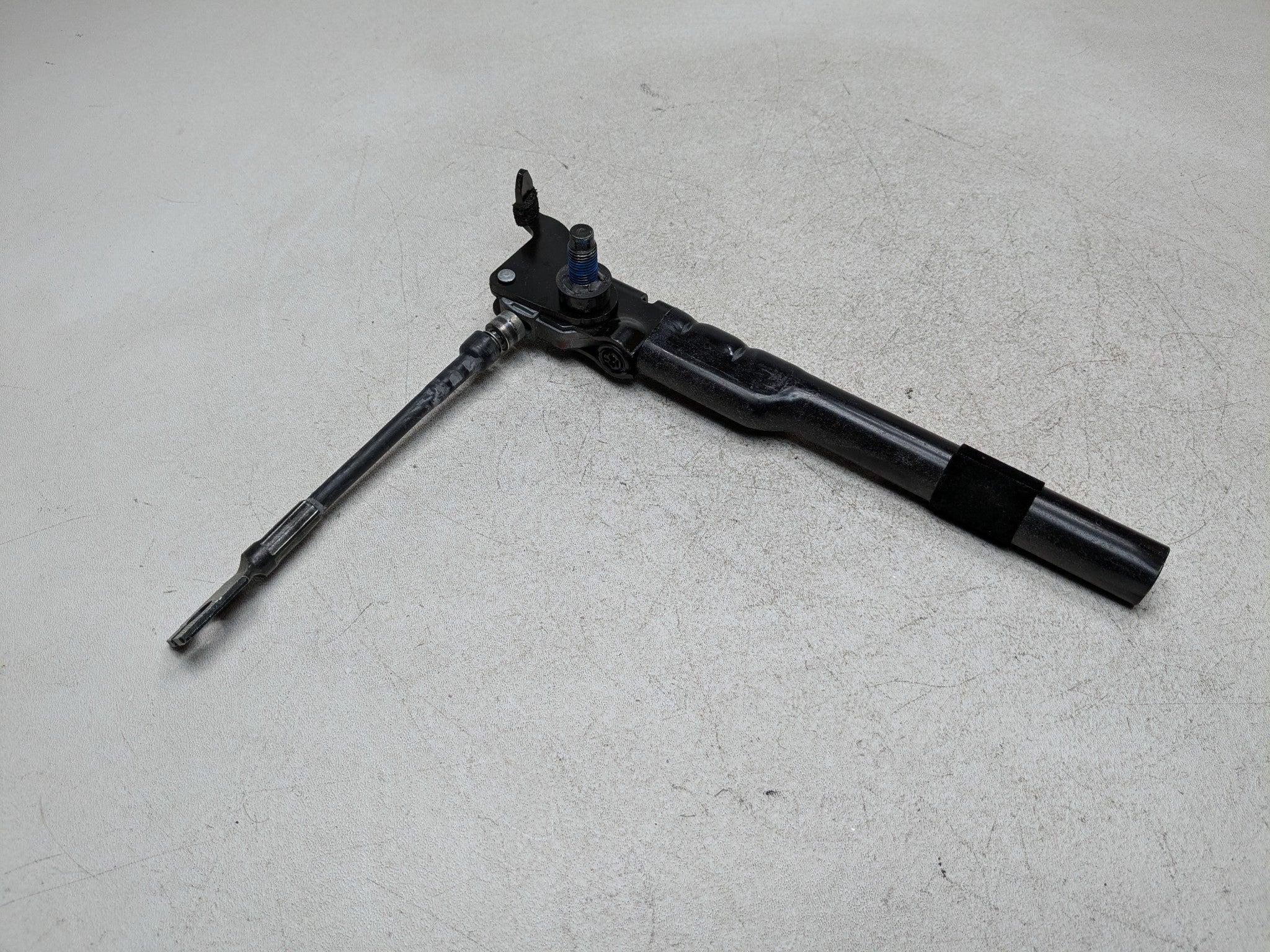 2011 - 2013 HYUNDAI SONATA OEM SEAT BELT TENSIONER BUCKLE FRONT LEFT DRIVER SIDE