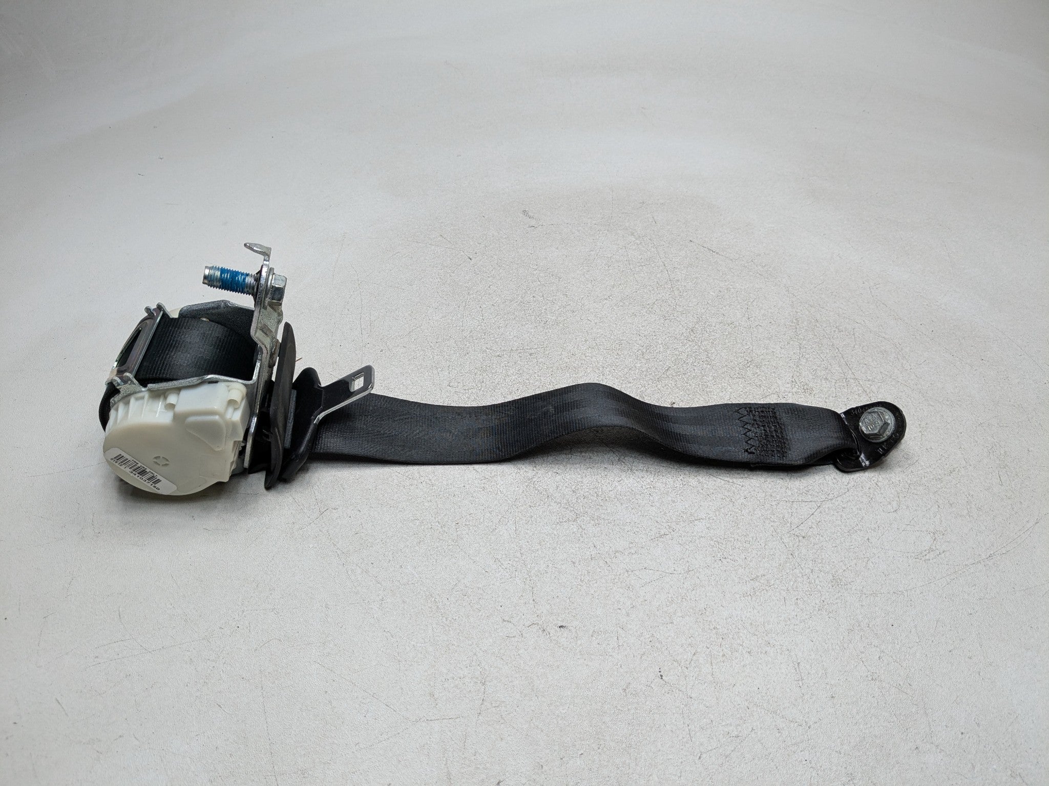 2011 - 2013 HYUNDAI SONATA OEM SEAT BELT RETRACTOR ASSEMBLY REAR CENTER