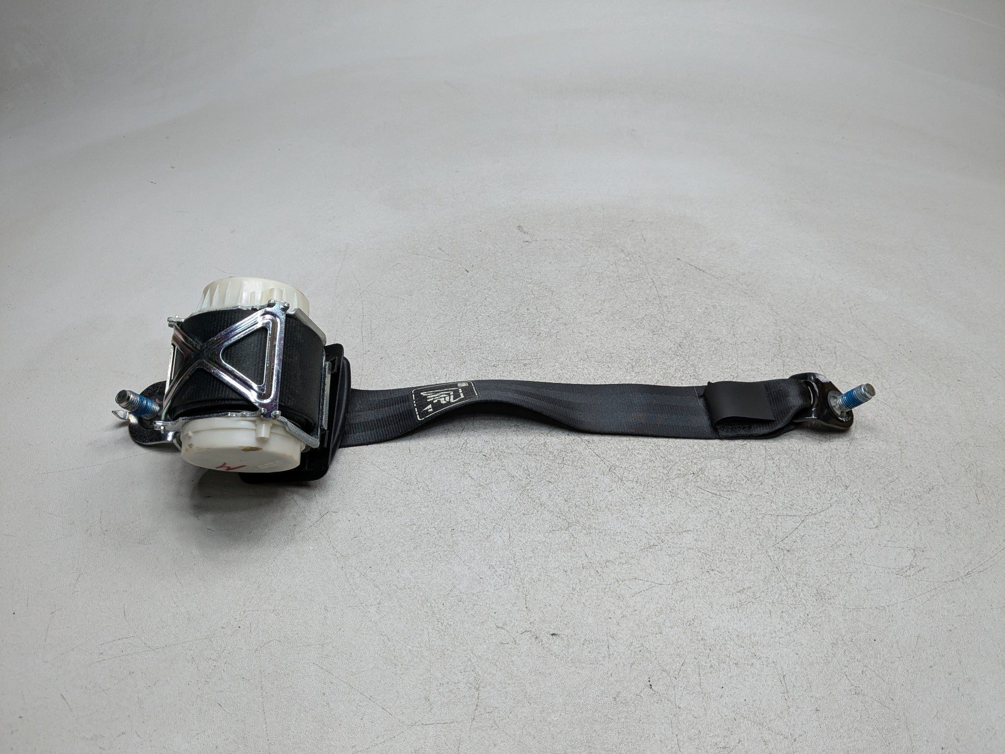 2011 - 2013 HYUNDAI SONATA OEM SEAT BELT RETRACTOR ASSEMBLY REAR CENTER
