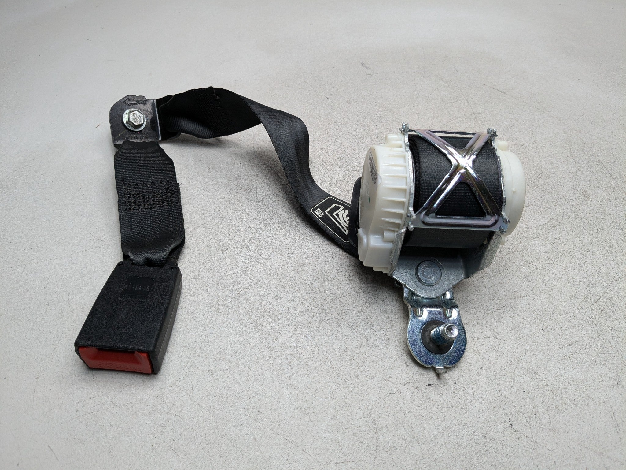 2011 - 2013 HYUNDAI SONATA OEM SEAT BELT RETRACTOR WITH BUCKLE REAR RIGHT SIDE