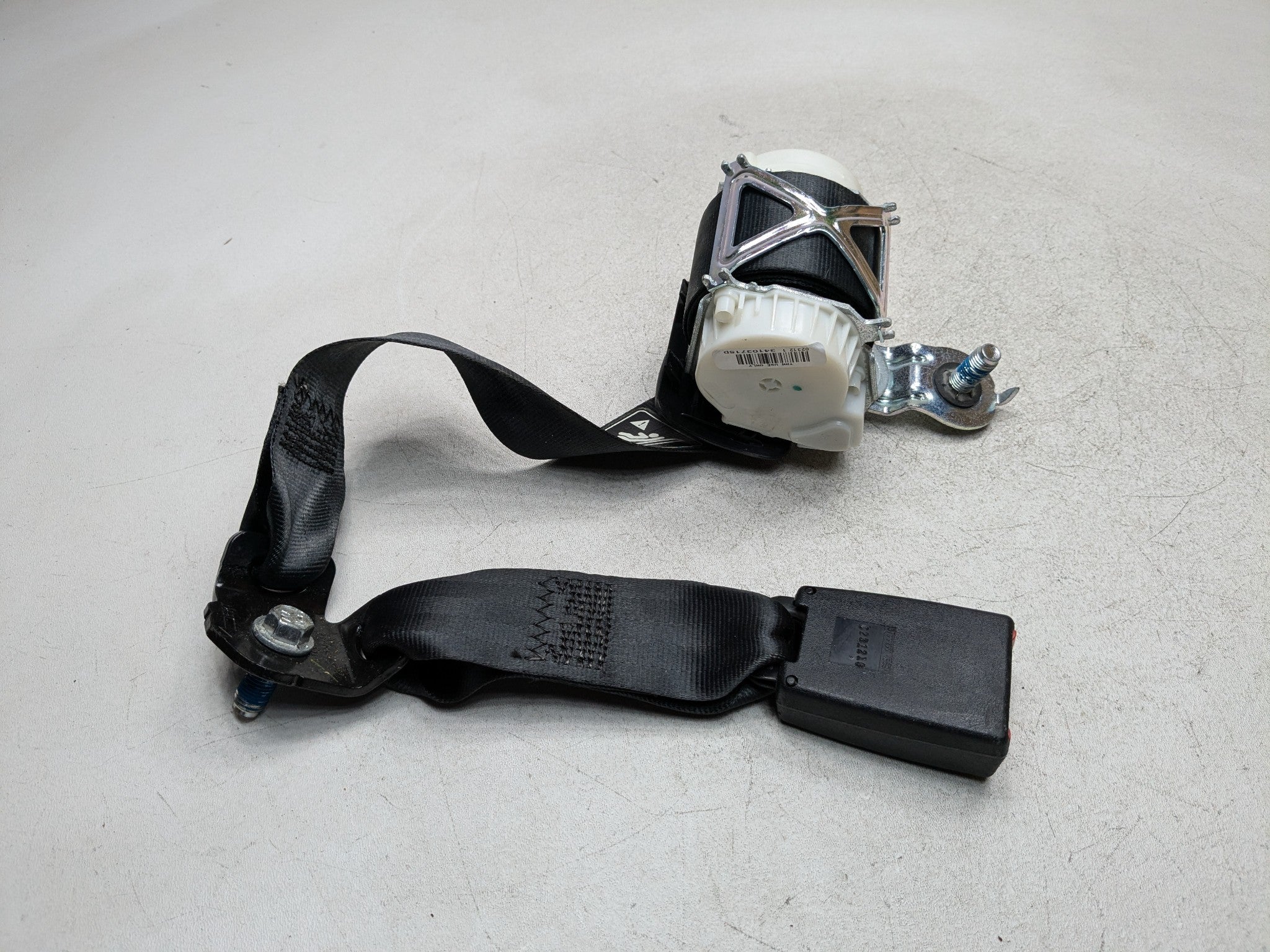 2011 - 2013 HYUNDAI SONATA OEM SEAT BELT RETRACTOR WITH BUCKLE REAR RIGHT SIDE