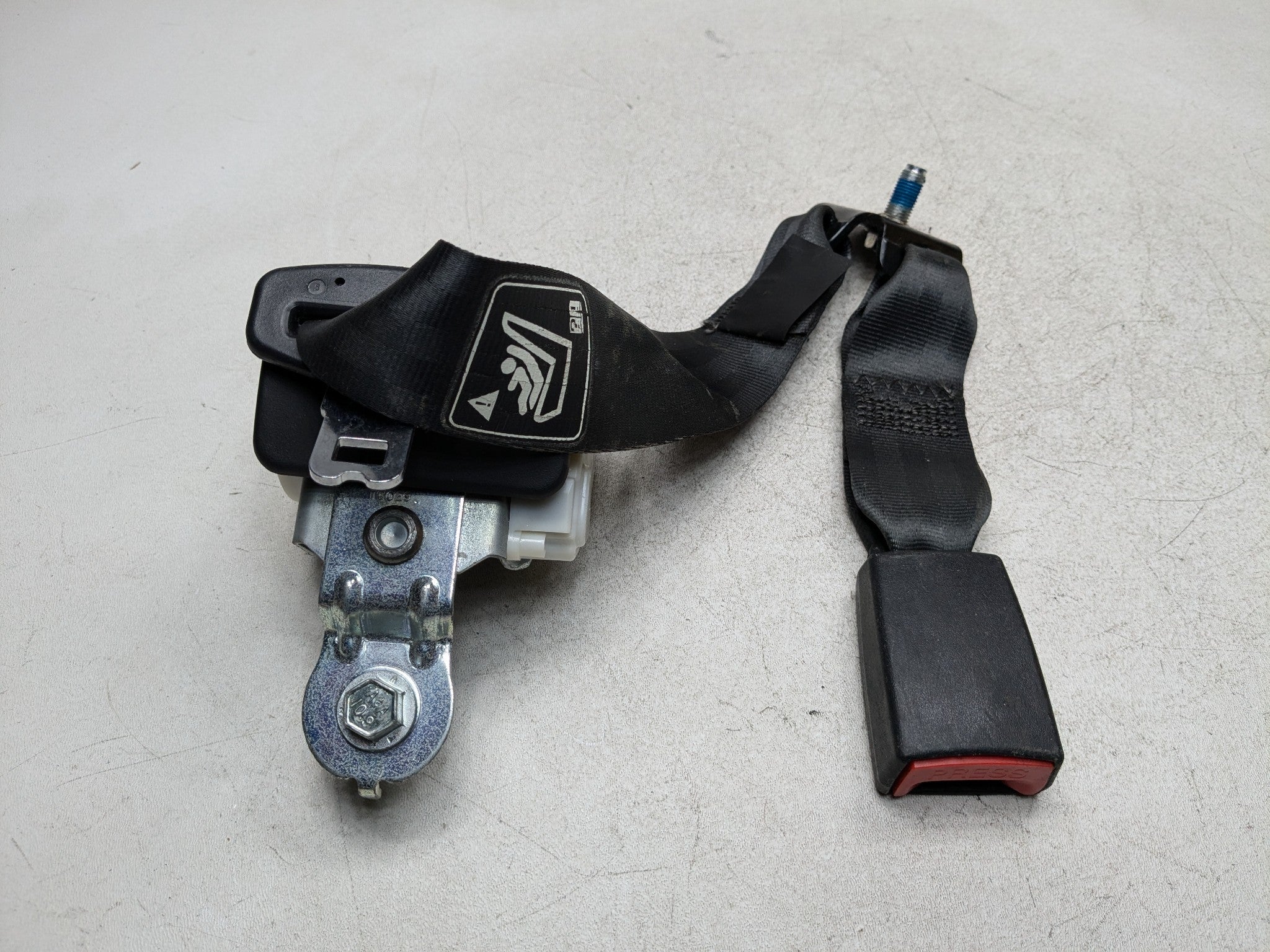 2011 - 2013 HYUNDAI SONATA OEM SEAT BELT RETRACTOR WITH BUCKLE REAR RIGHT SIDE