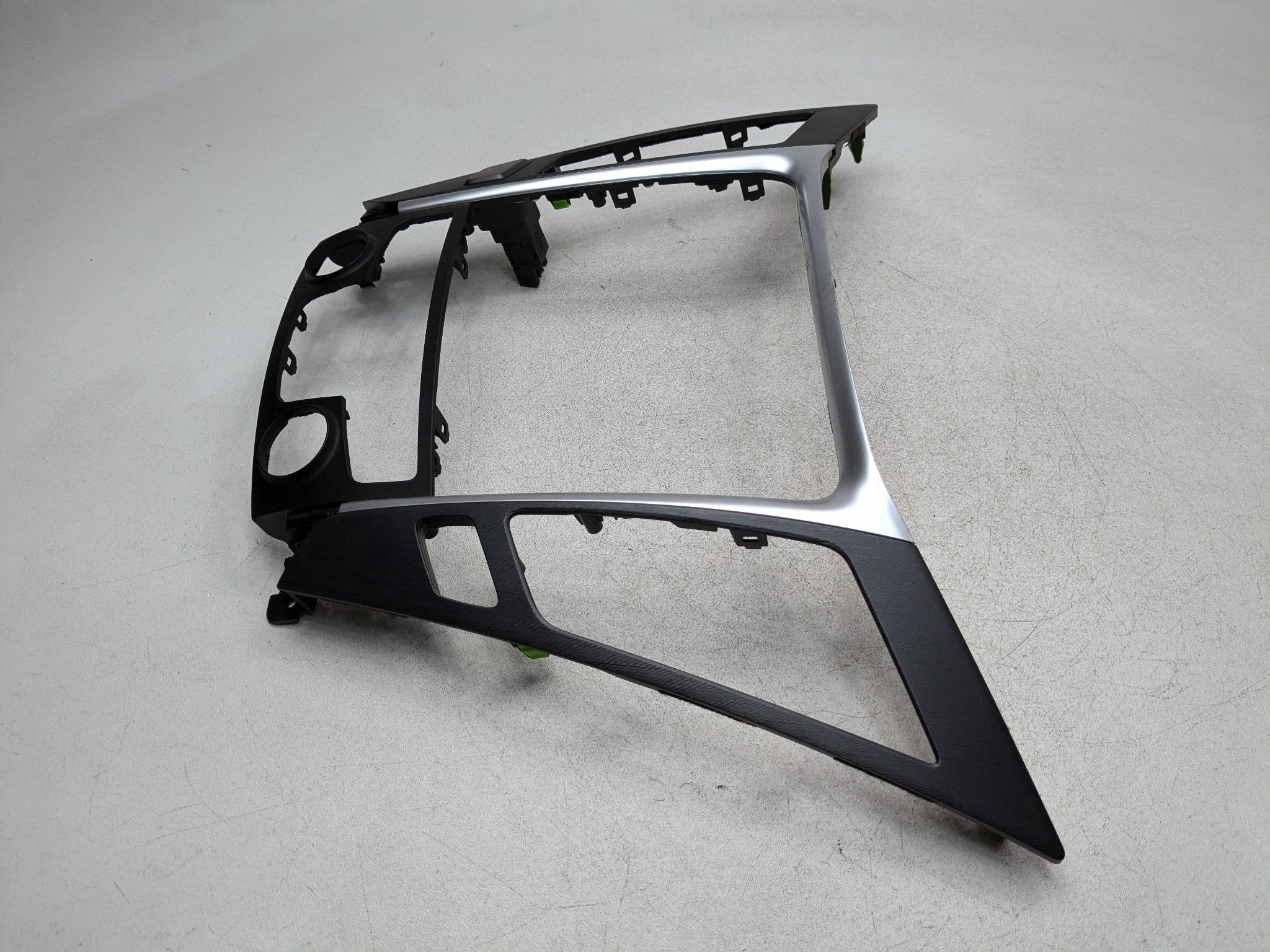 2011 - 2013 HYUNDAI SONATA OEM RADIO CLIMATE BEZEL CENTER DASH