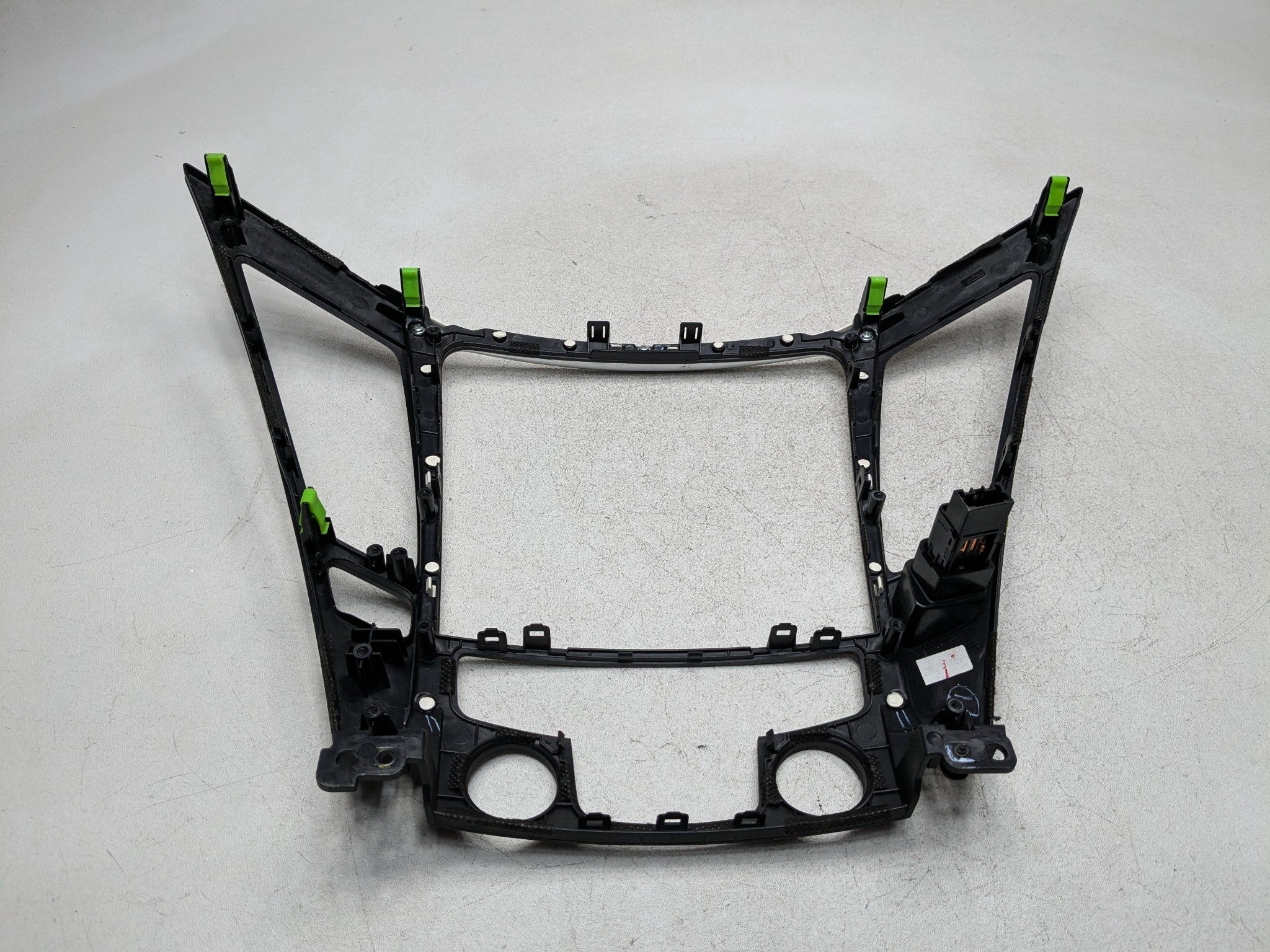 2011 - 2013 HYUNDAI SONATA OEM RADIO CLIMATE BEZEL CENTER DASH
